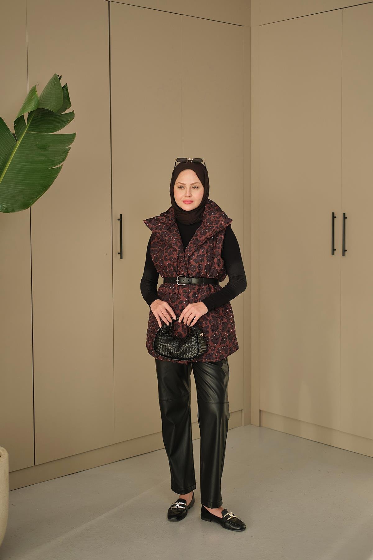 Taş Detay Yelek Kahverengi