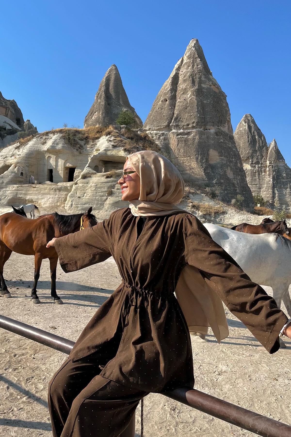Taş Detaylı İkili Takım Kahverengi