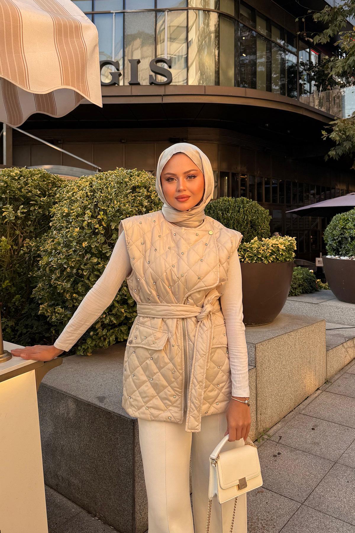 Taş Detaylı Kapitone Yelek Krem