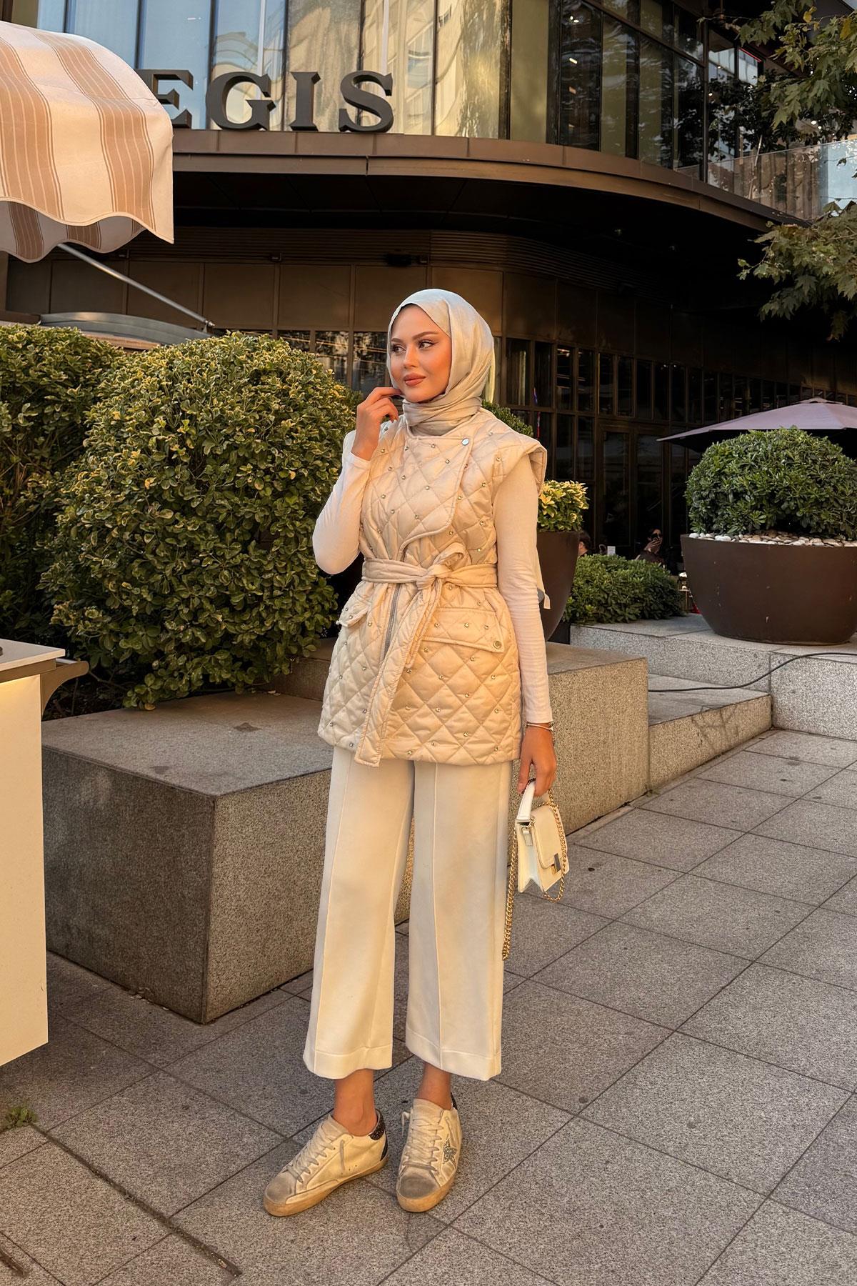 Taş Detaylı Kapitone Yelek Krem