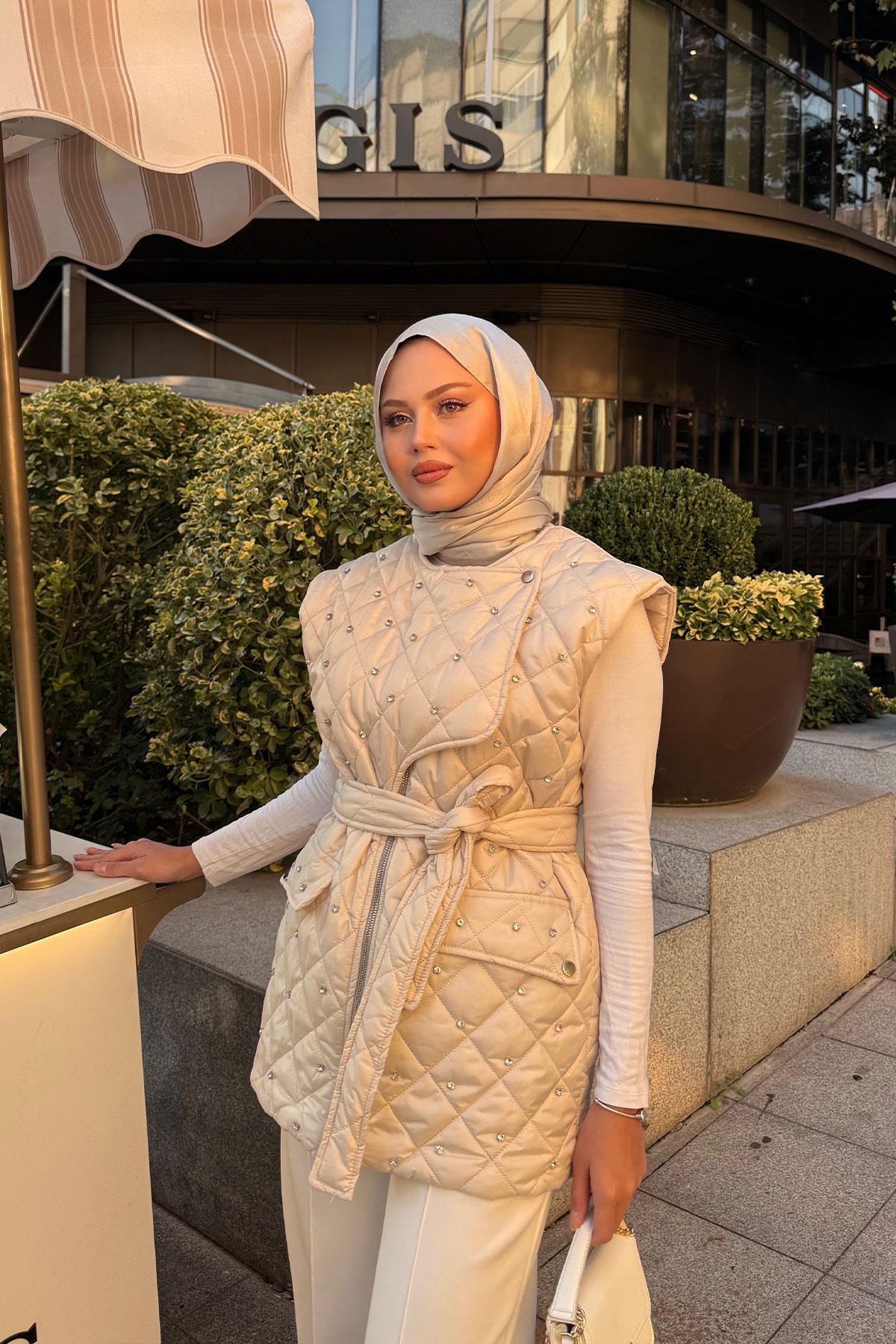 Taş Detaylı Kapitone Yelek Krem