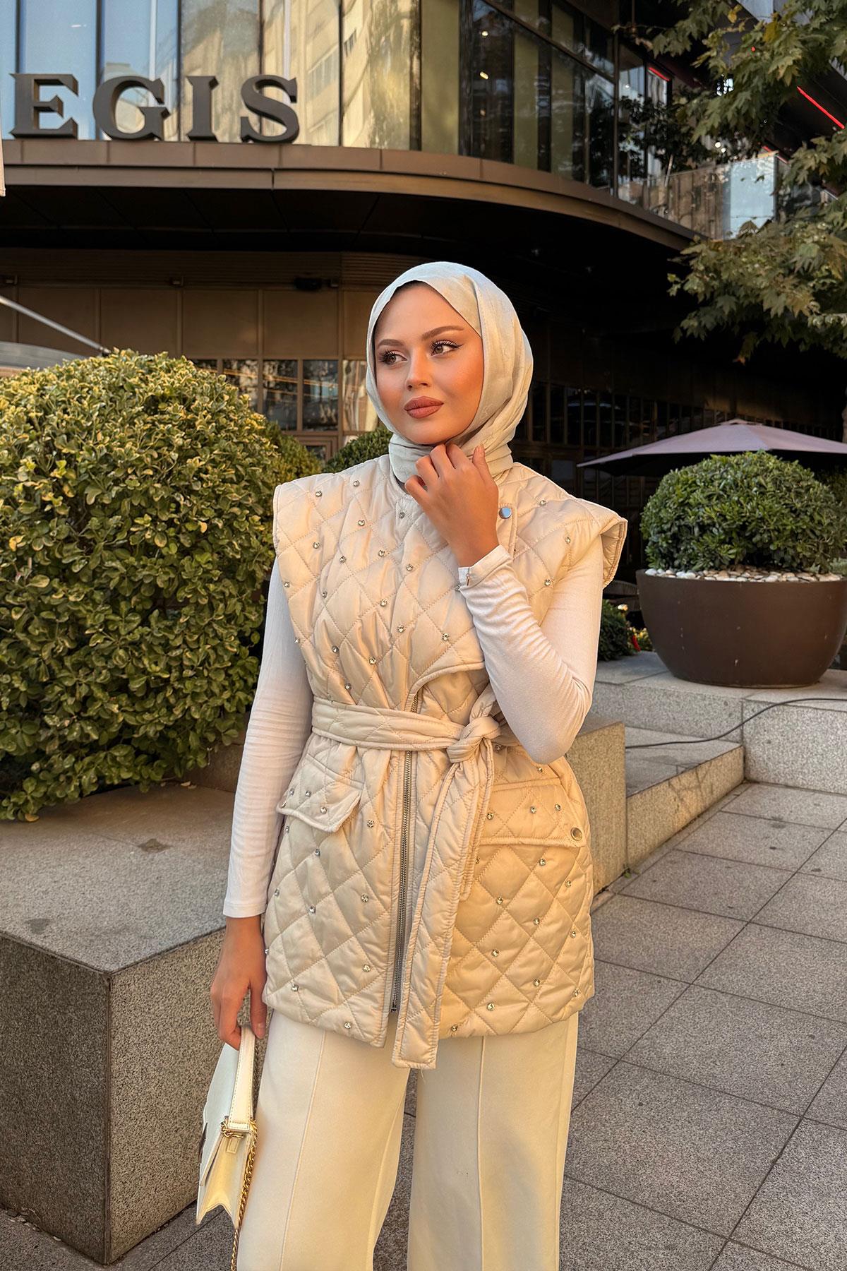 Taş Detaylı Kapitone Yelek Krem