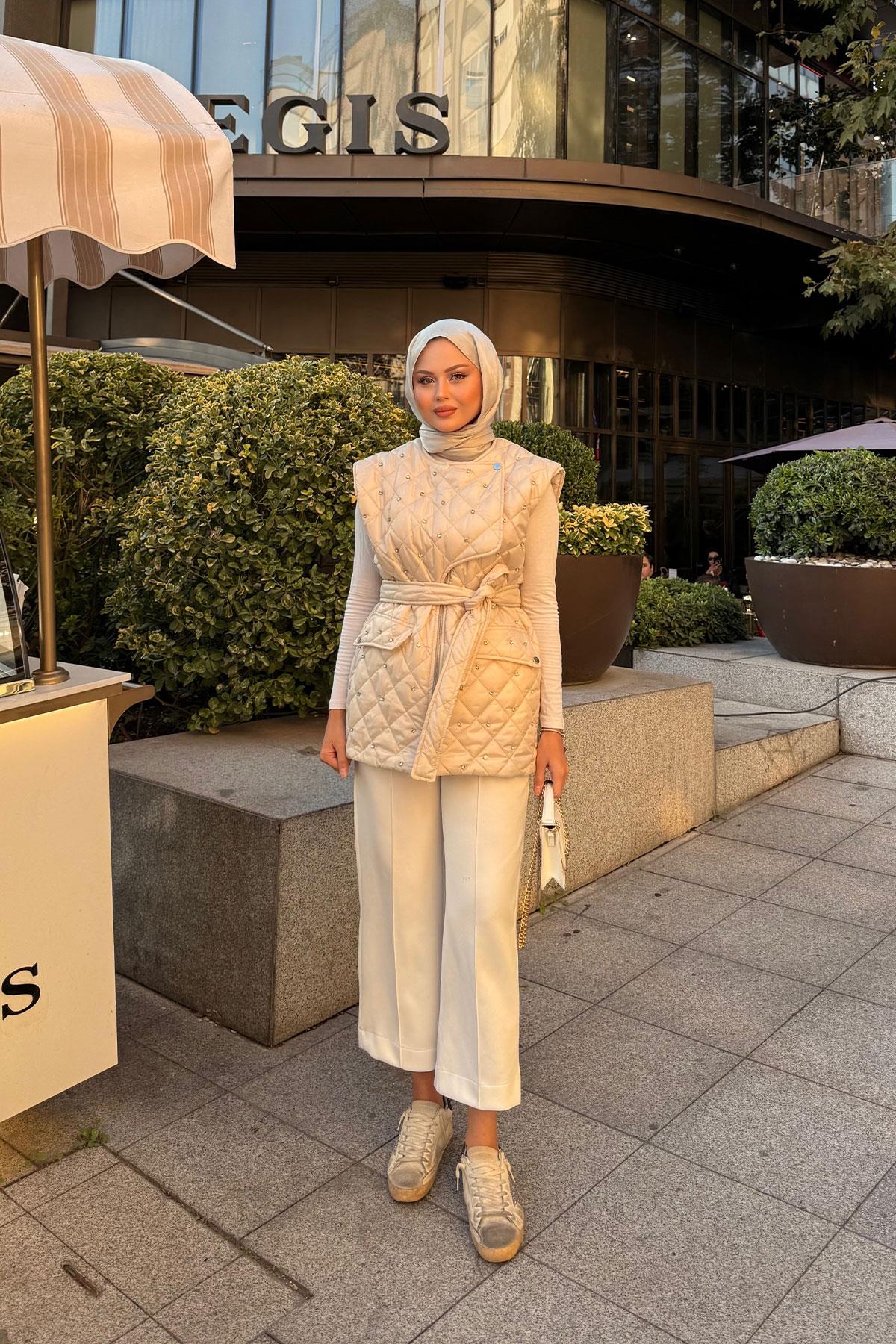 Taş Detaylı Kapitone Yelek Krem