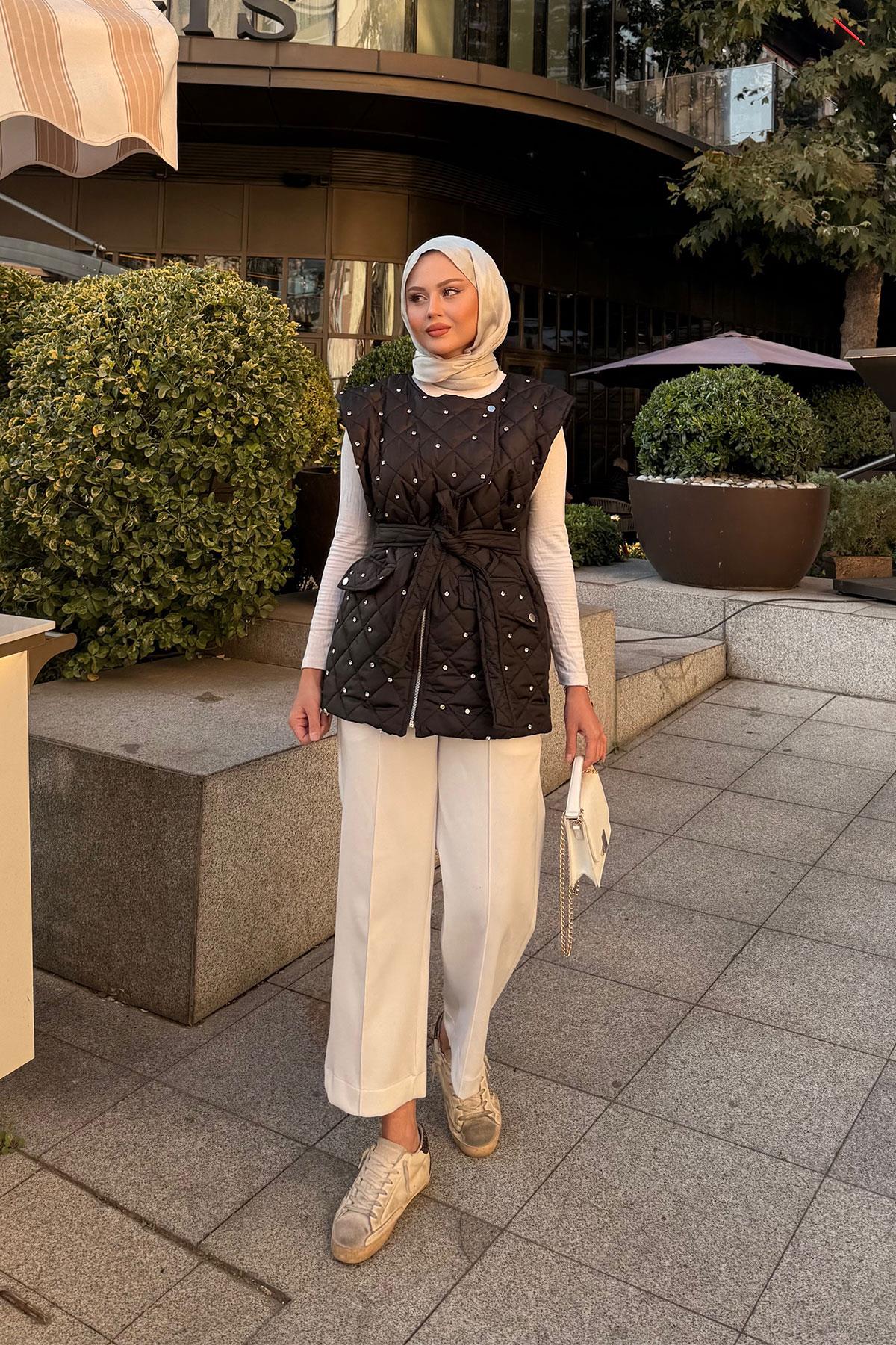 Taş Detaylı Kapitone Yelek Siyah