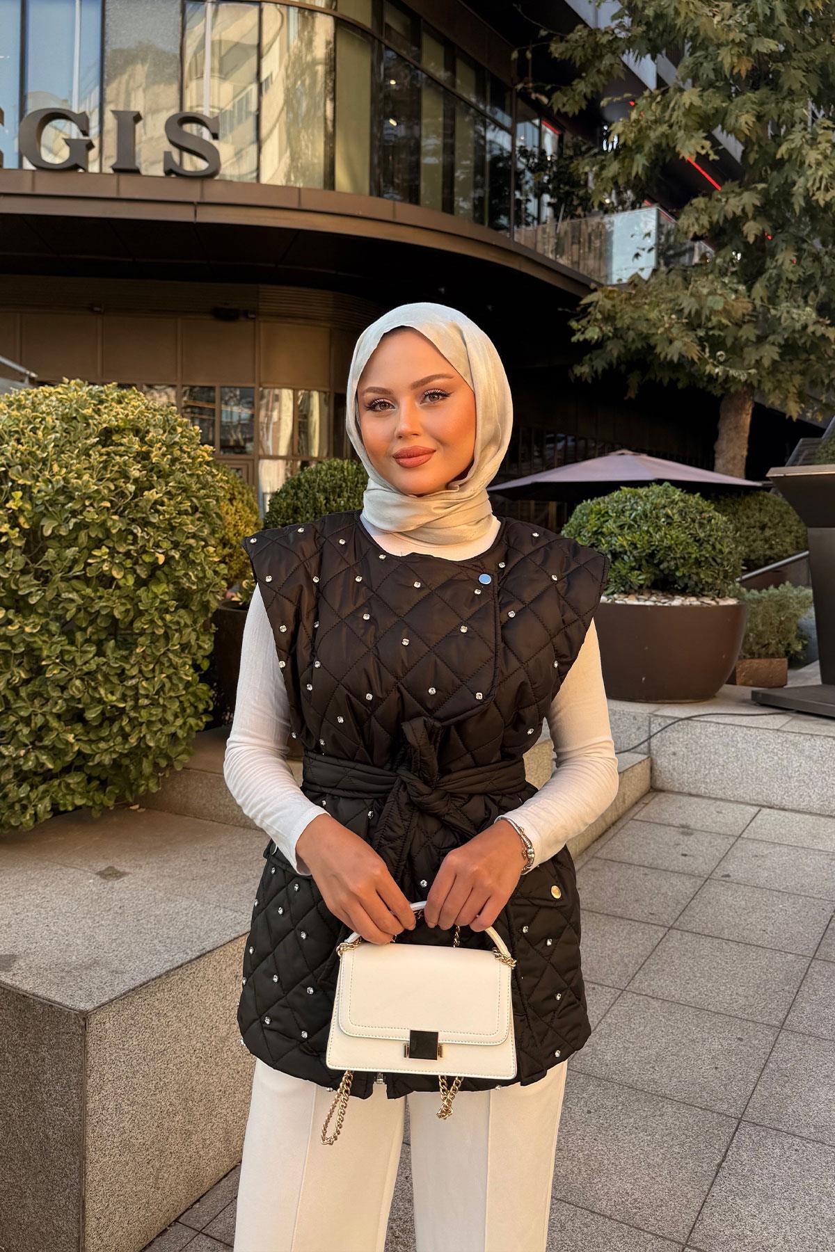 Taş Detaylı Kapitone Yelek Siyah