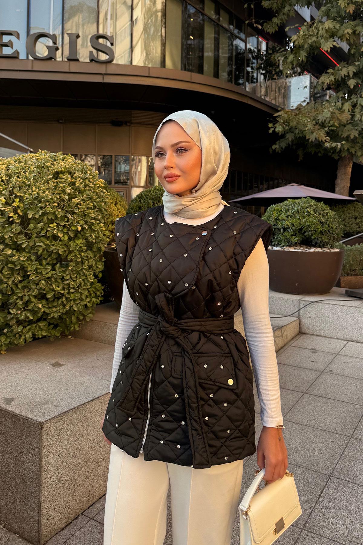 Taş Detaylı Kapitone Yelek Siyah