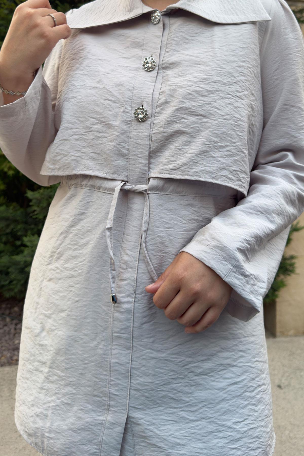 Taş Düğme Detaylı Takım Açık Gri