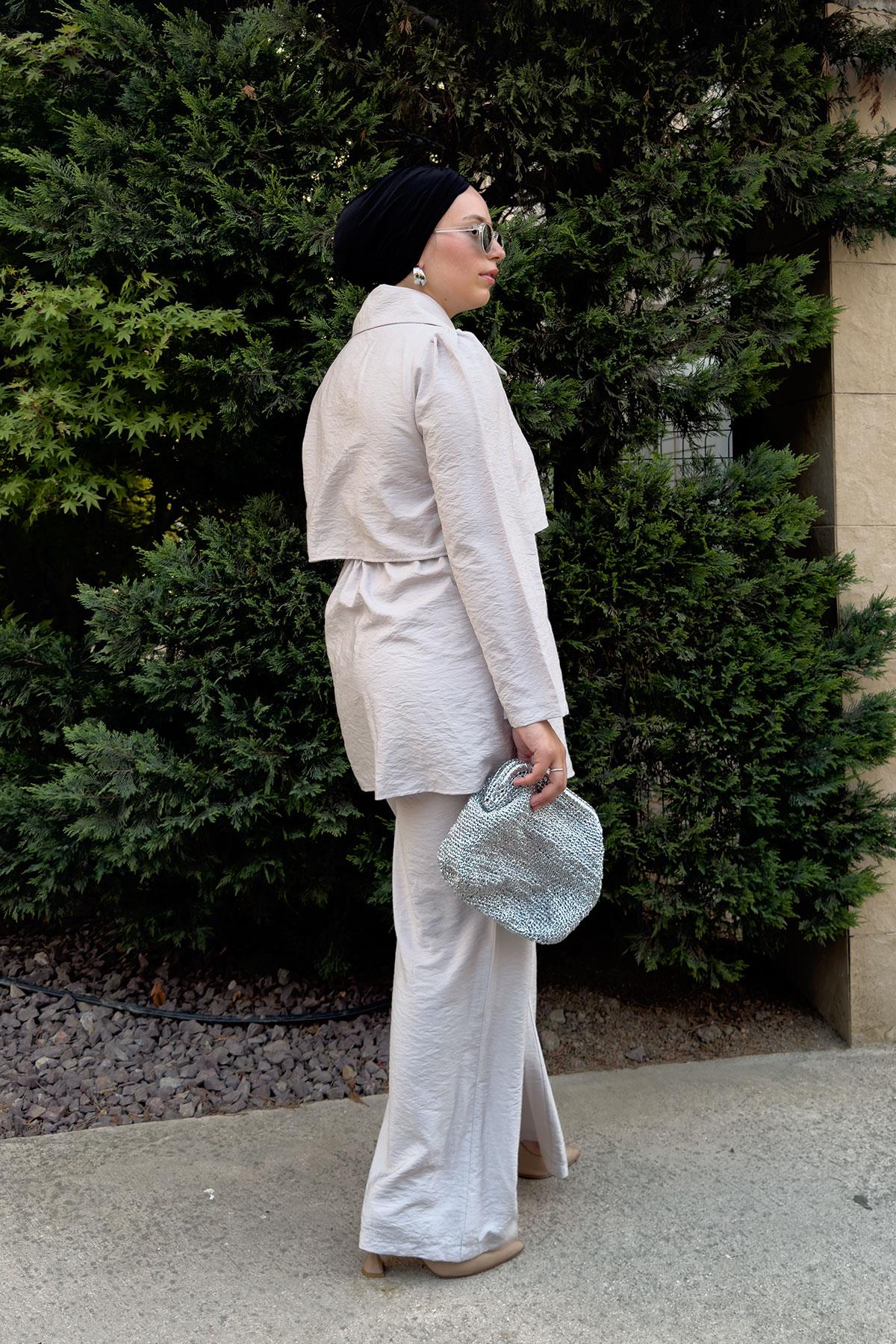 Taş Düğme Detaylı Takım Açık Gri