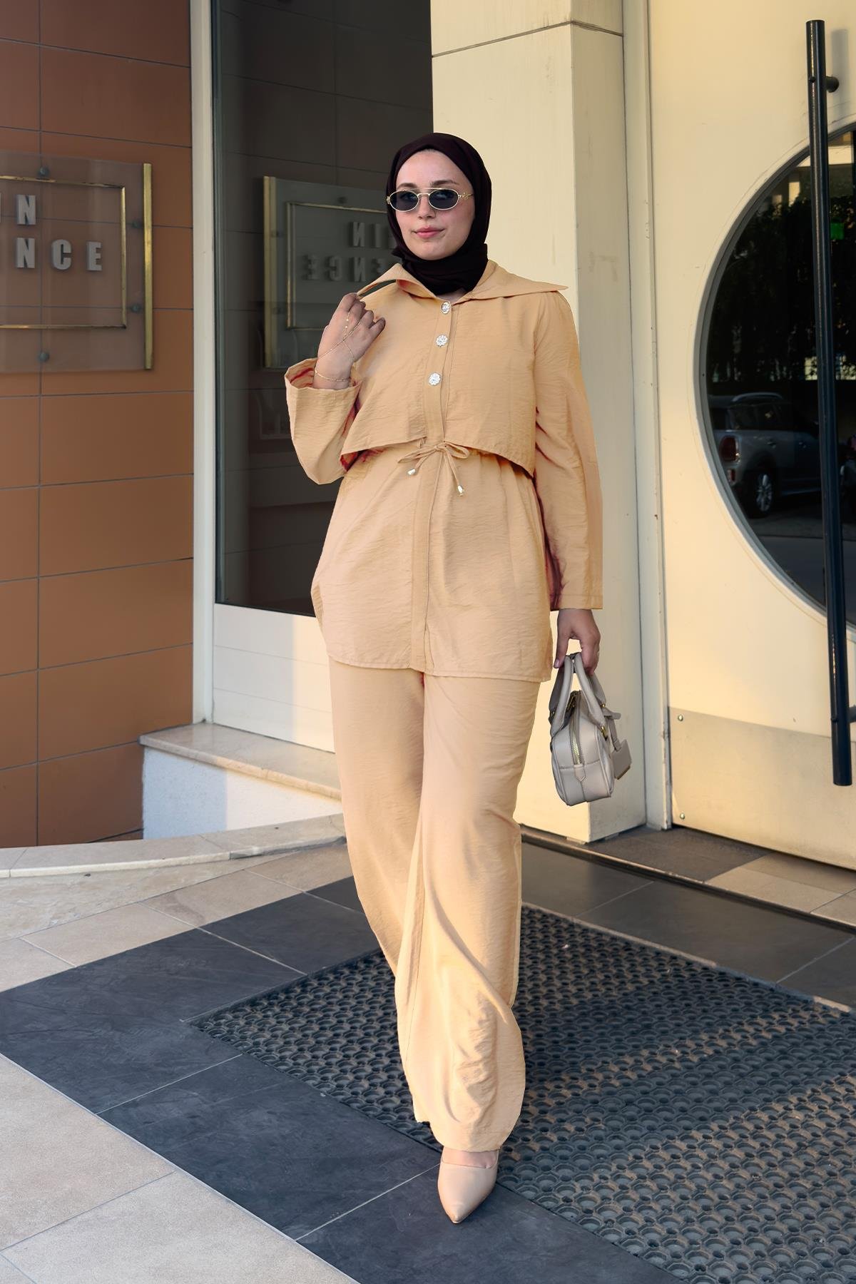 Taş Düğme Detaylı Takım Vizon