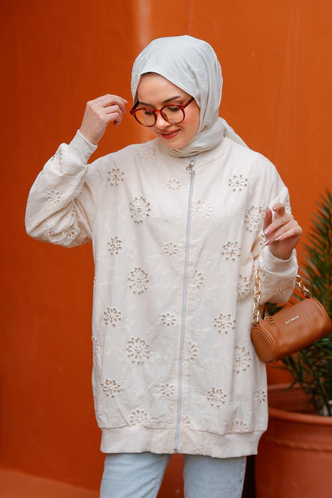 Taş İşlemeli Brode Hırka Krem