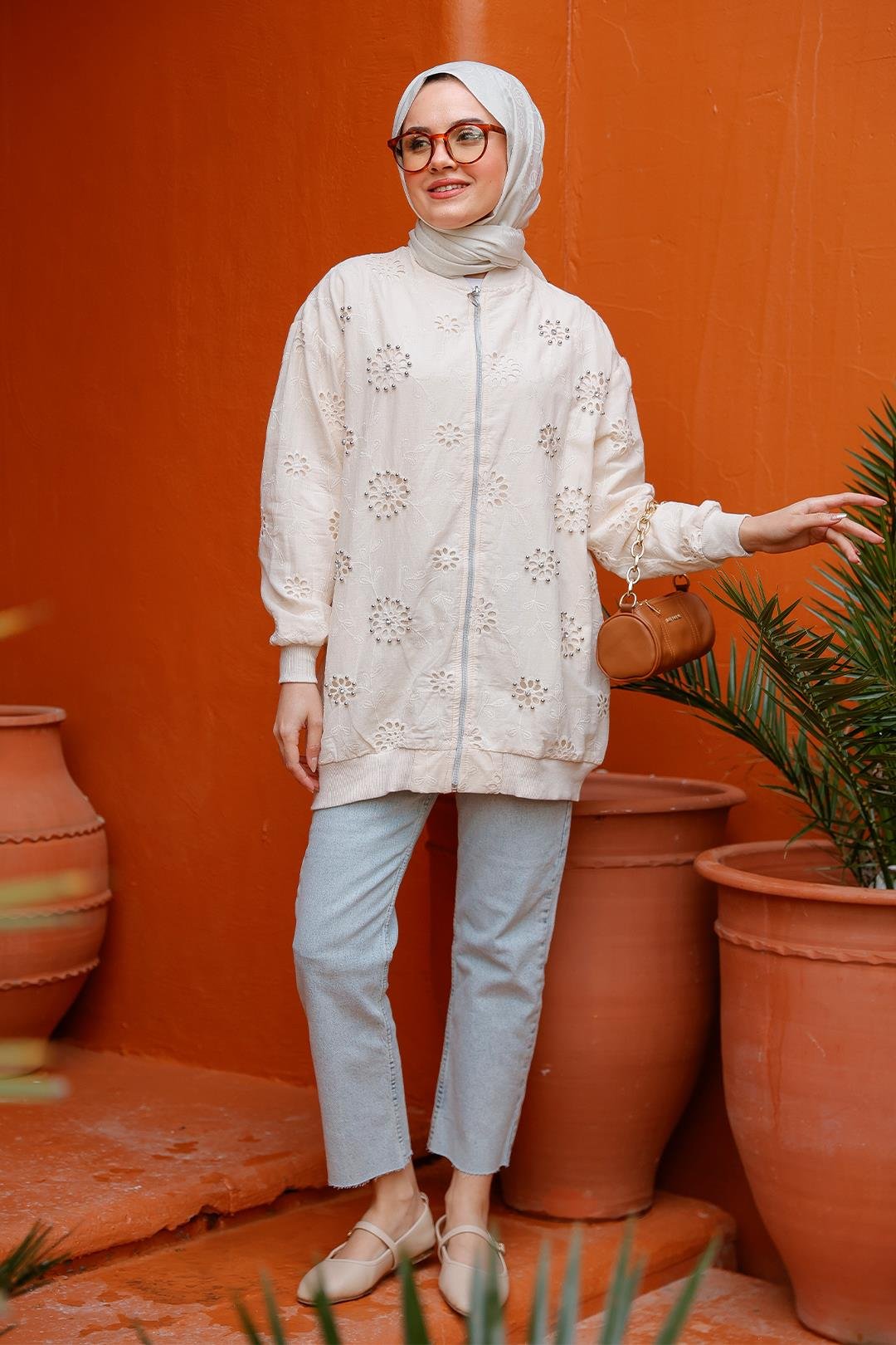 Taş İşlemeli Brode Hırka Krem