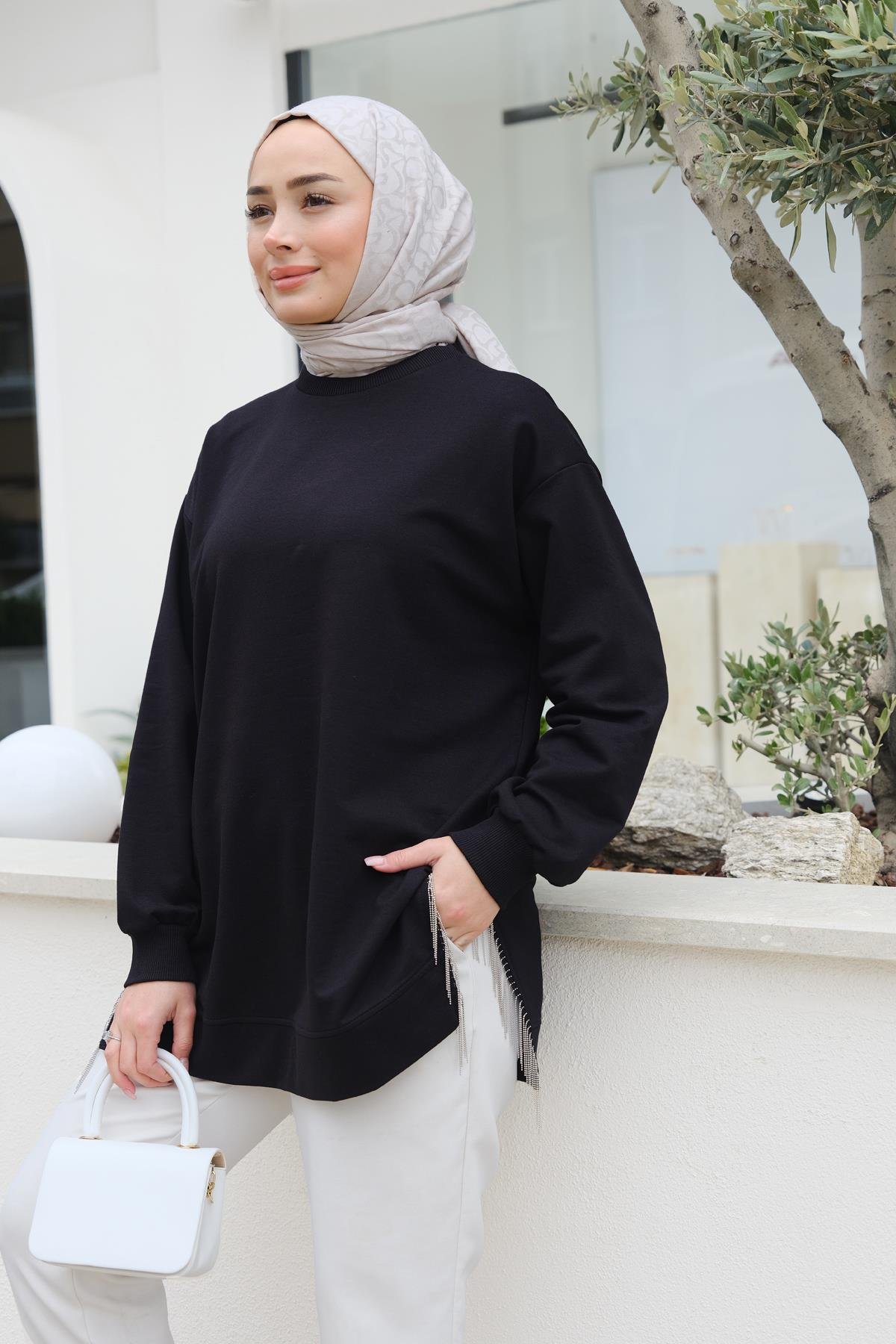 Taş Püskül Detay Tunik Siyah