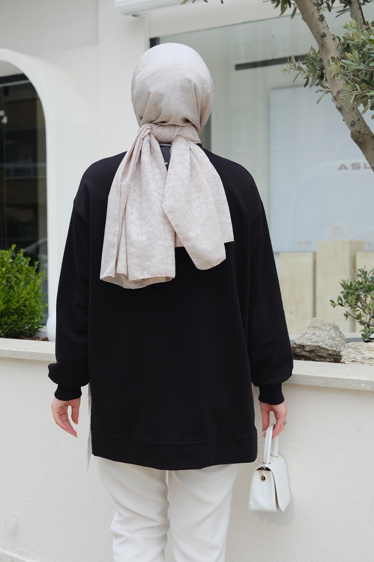 Taş Püskül Detay Tunik Siyah