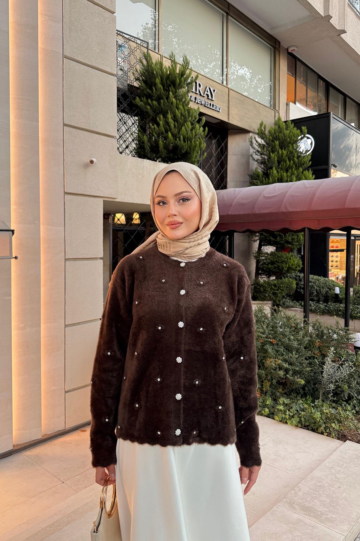 Taşlı Çiçek Düğmeli Hırka Kahverengi