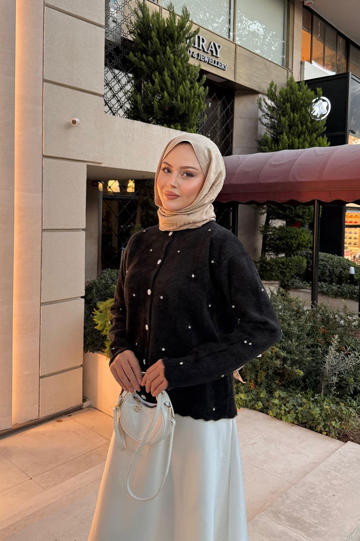Taşlı Çiçek Düğmeli Hırka Siyah