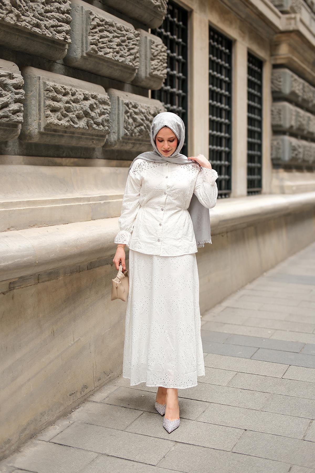 Twist işlemeli Brode Takım Beyaz