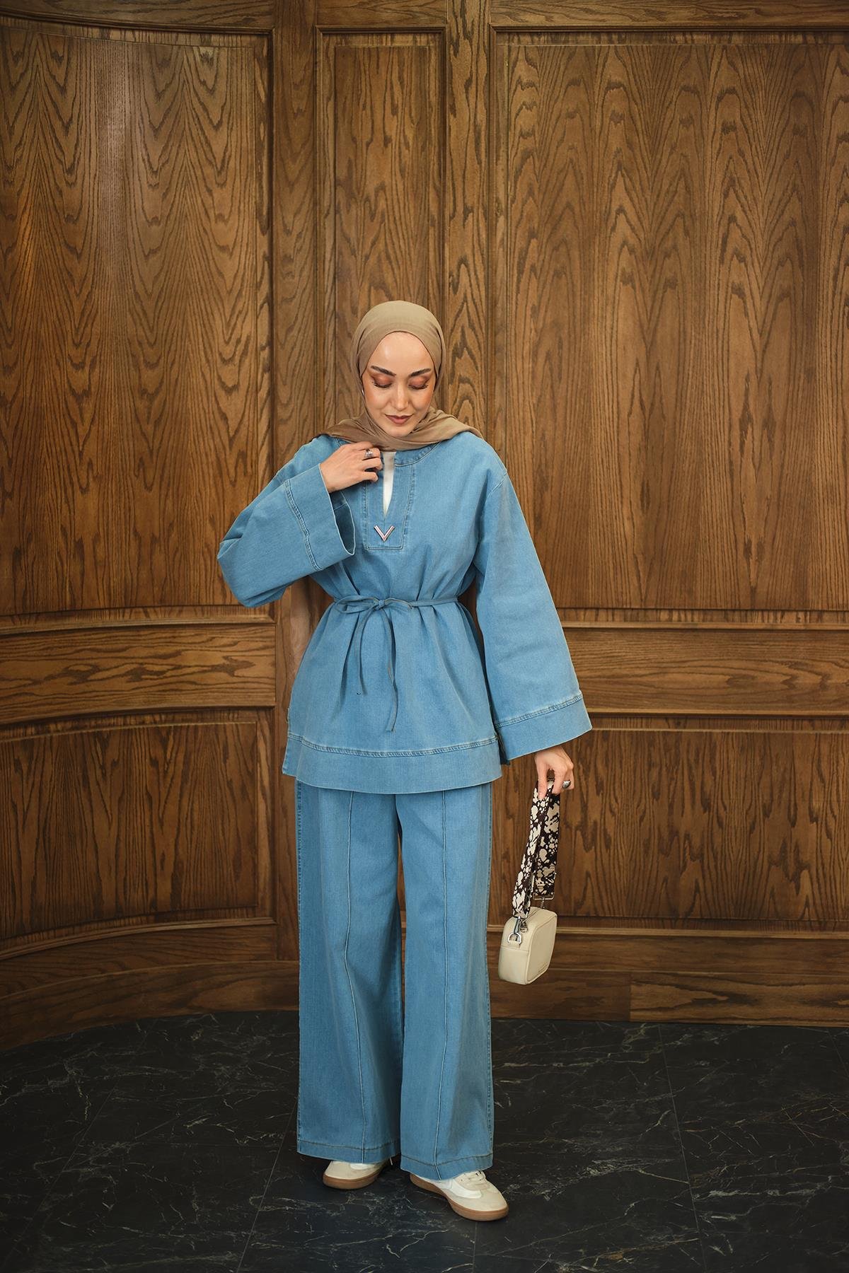 V Broş Detay Takım Açık Mavi