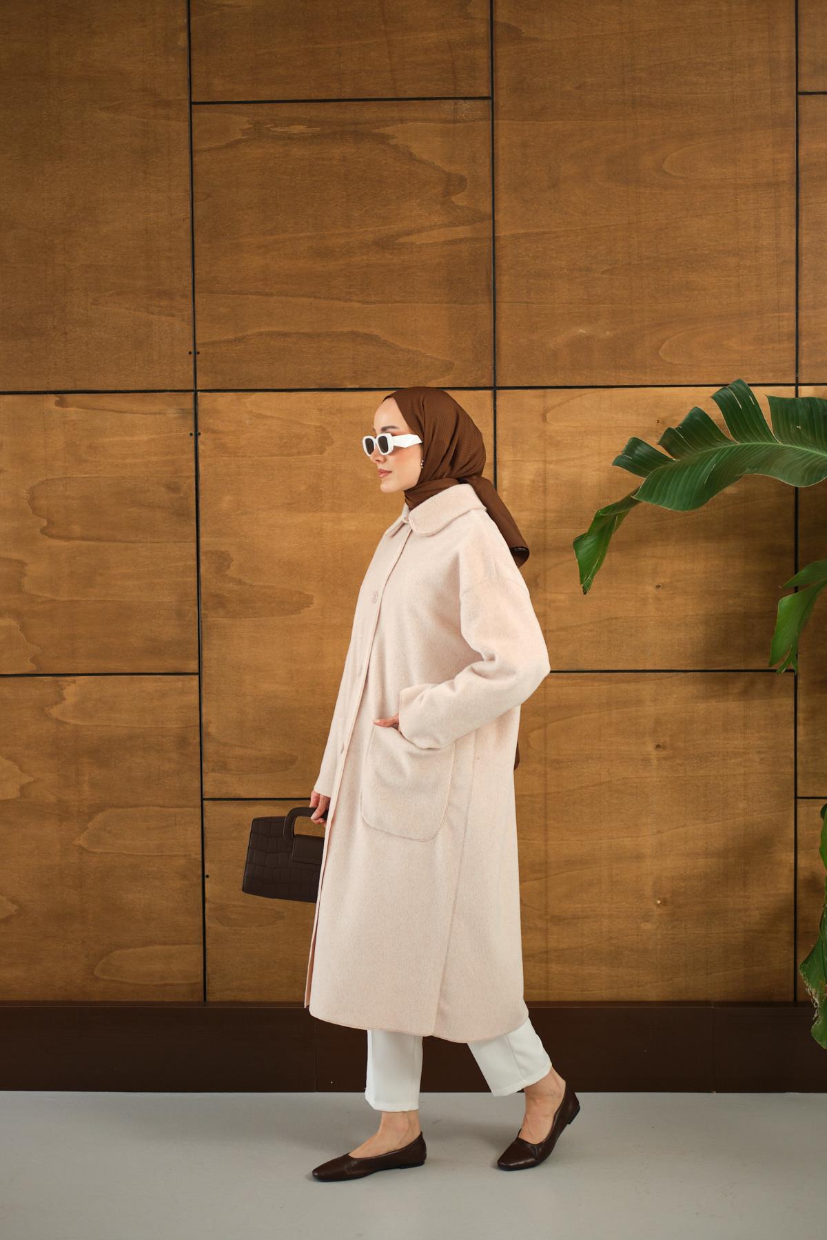 Yaka Detay Peluş Kaban Krem