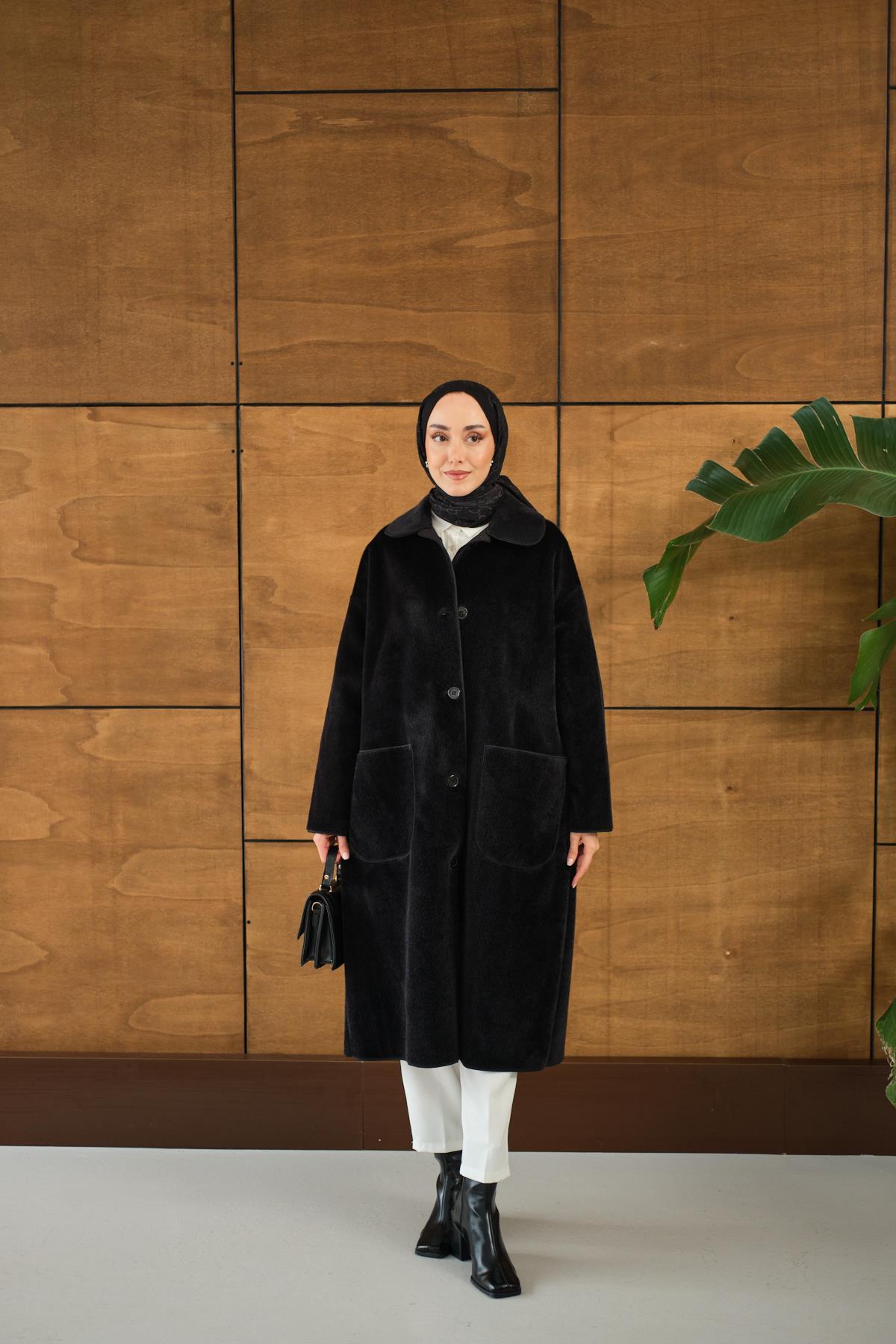 Yaka Detay Peluş Kaban Siyah