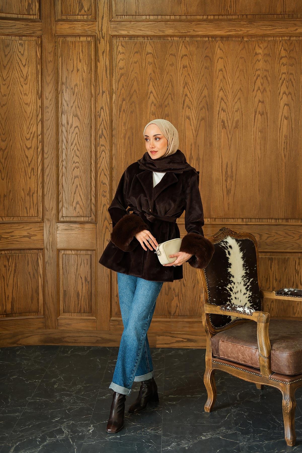 Yaka Fiyonklu Kürklü Kaşe Kahverengi