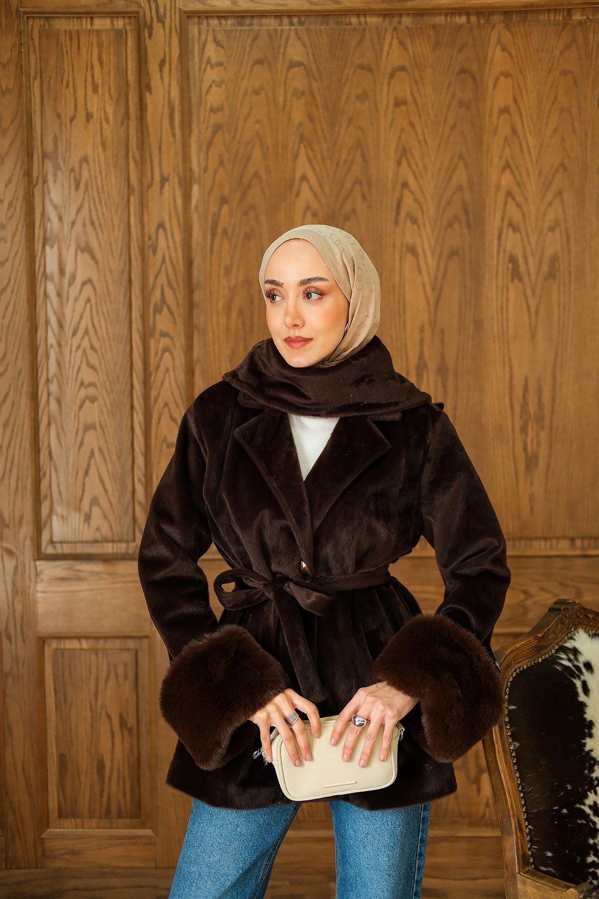 Yaka Fiyonklu Kürklü Kaşe Kahverengi