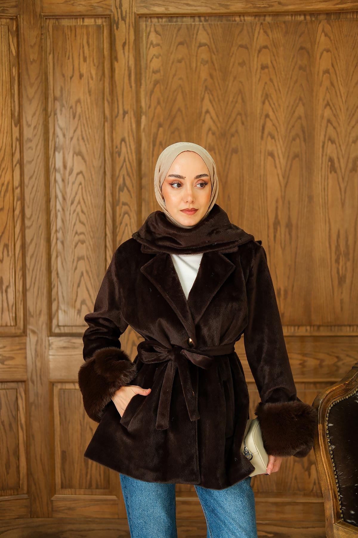 Yaka Fiyonklu Kürklü Kaşe Kahverengi