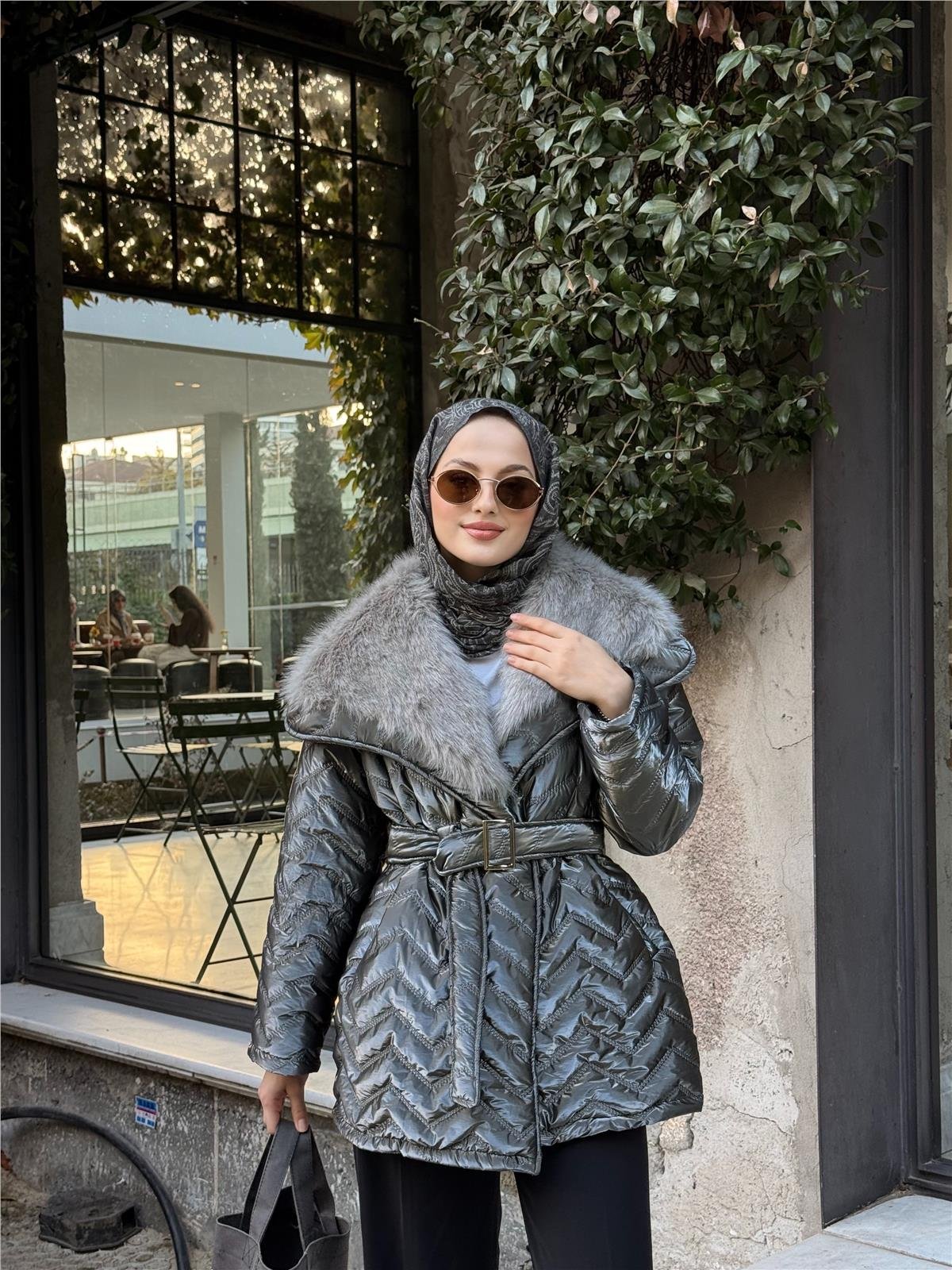 Yakası Kürk Detaylı Bel Bağlamalı Mont Gri