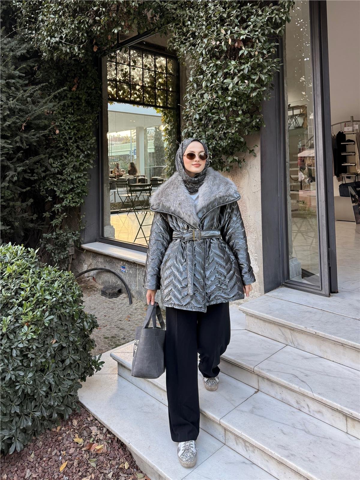 Yakası Kürk Detaylı Bel Bağlamalı Mont Gri