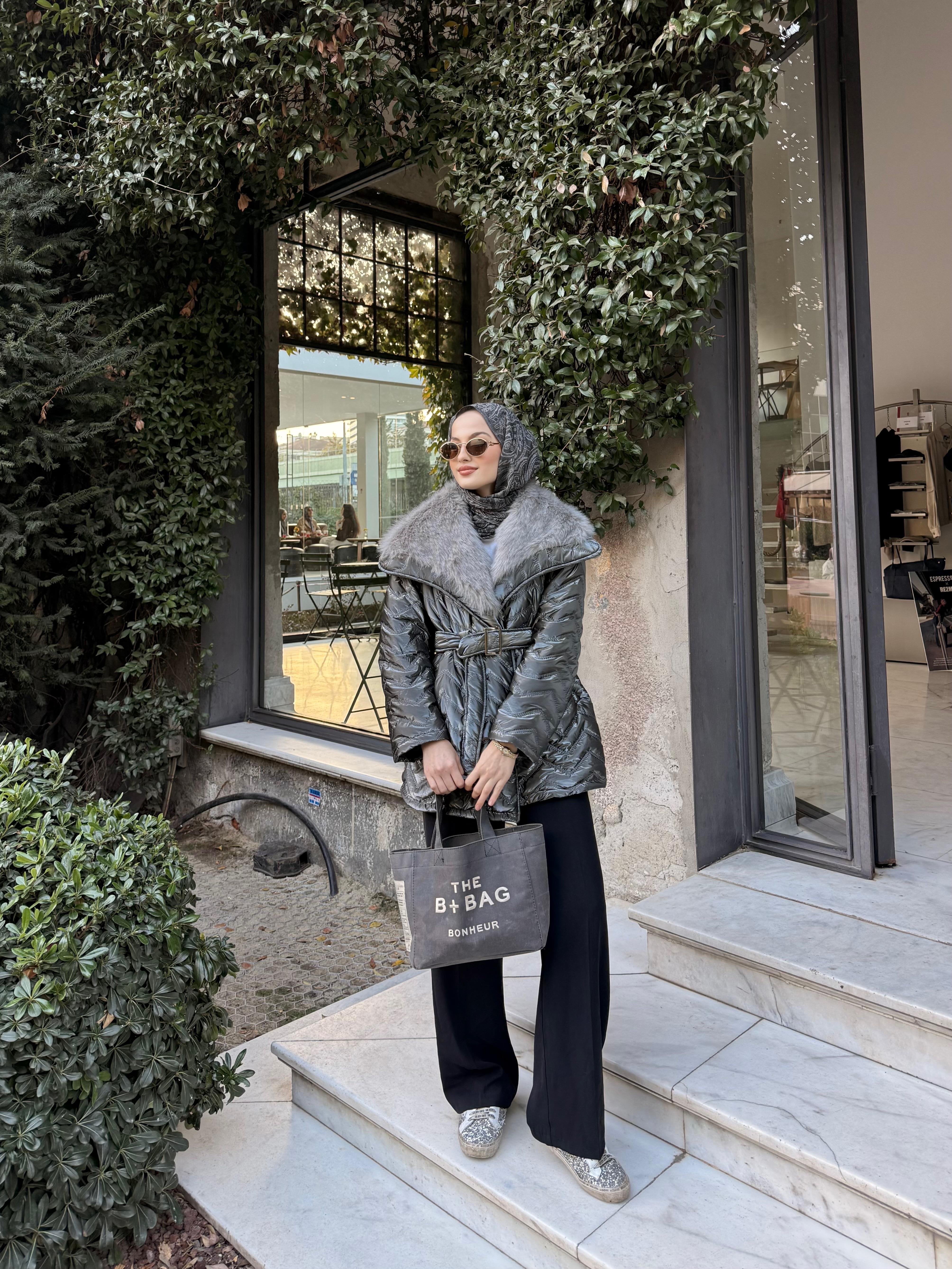 Yakası Kürk Detaylı Bel Bağlamalı Mont Gri