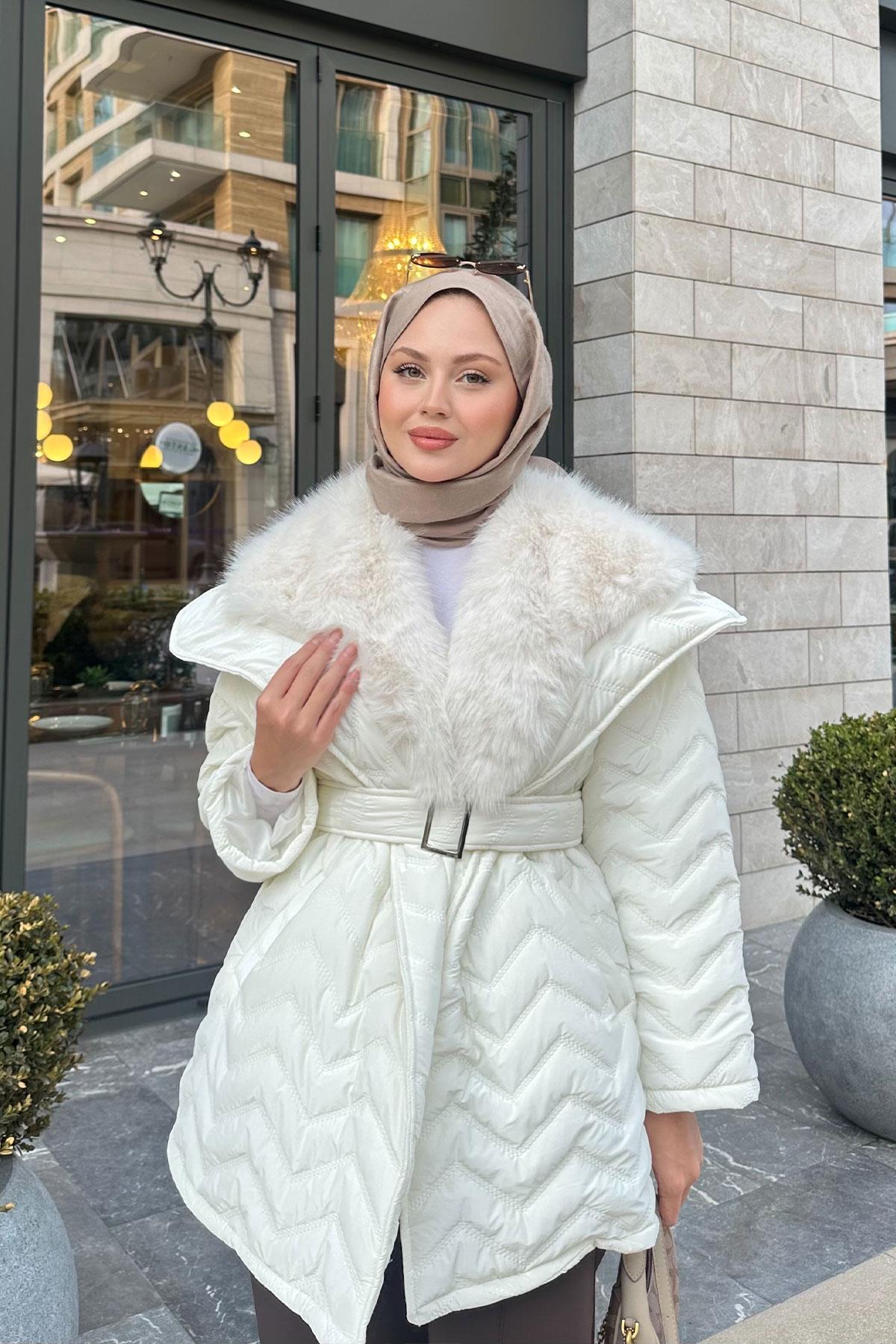 Yakası Kürk Detaylı Bel Bağlamalı Mont Beyaz