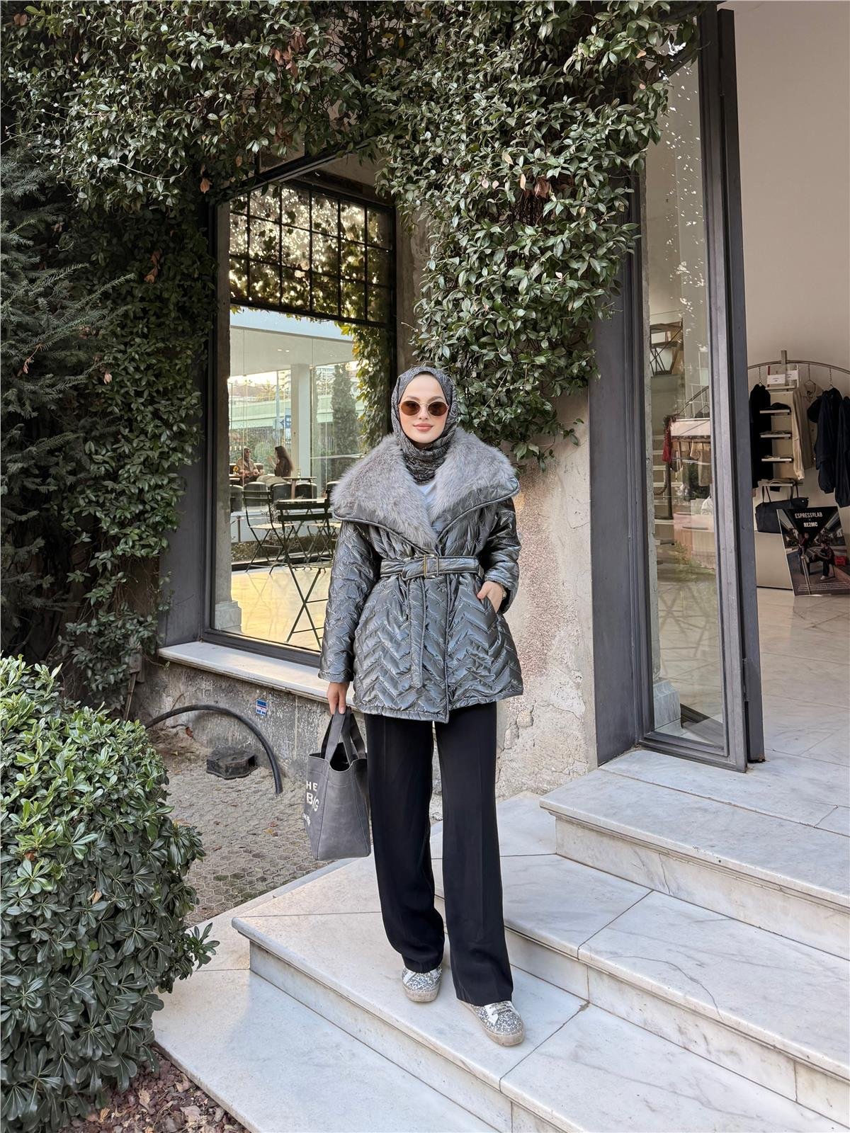 Yakası Kürk Detaylı Bel Bağlamalı Mont Gri