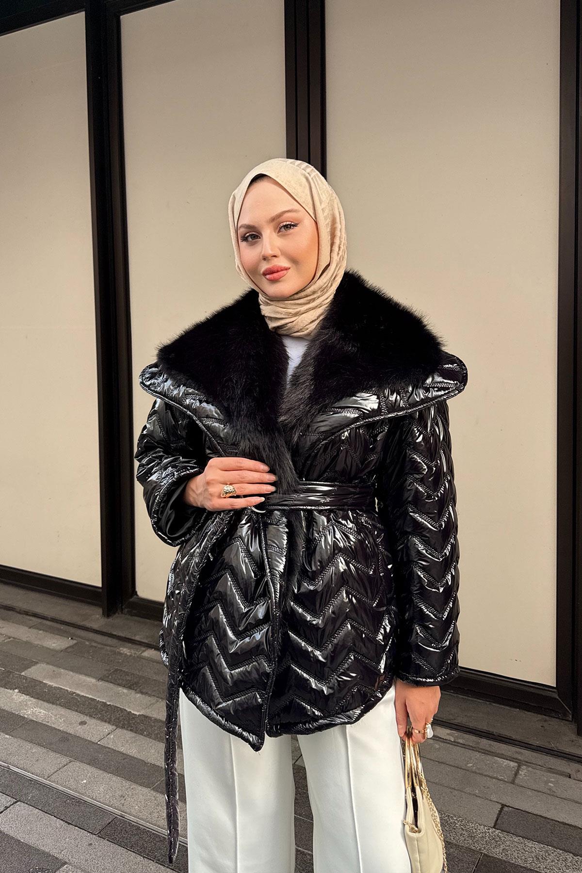 Yakası Kürk Detaylı Bel Bağlamalı Mont Siyah