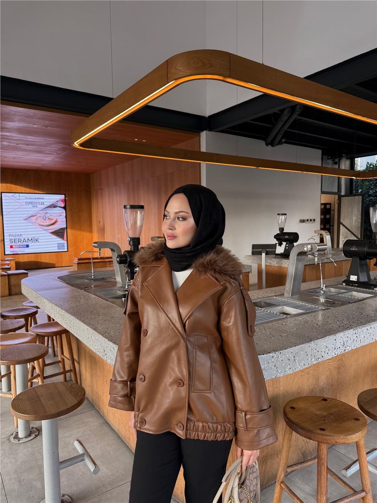 Yakası Kürk Detaylı Deri Ceket Taba