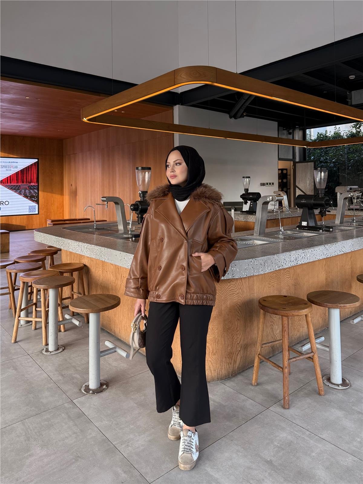 Yakası Kürk Detaylı Deri Ceket Taba