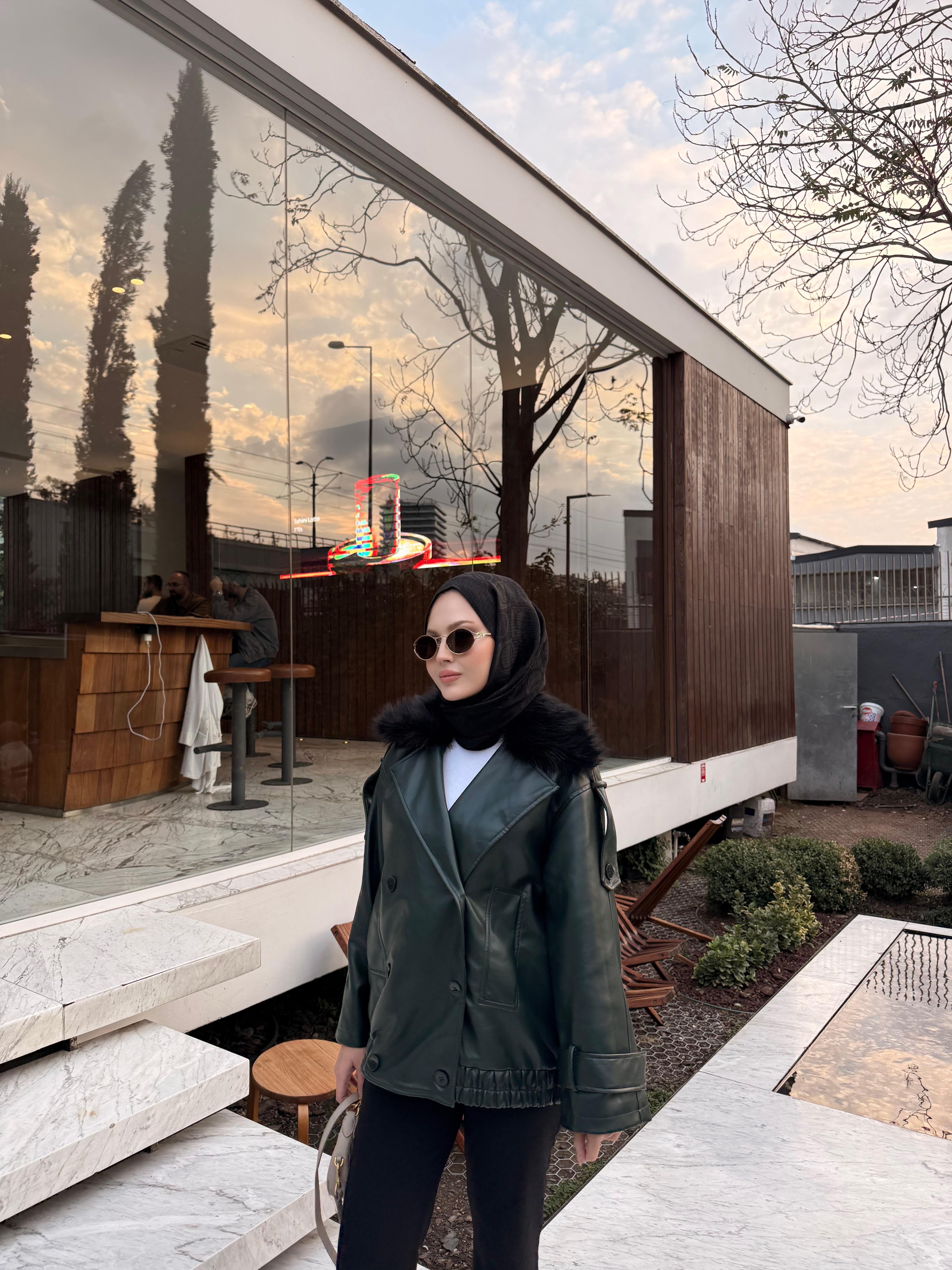 Yakası Kürk Detaylı Deri Ceket Zümrüt Yeşil