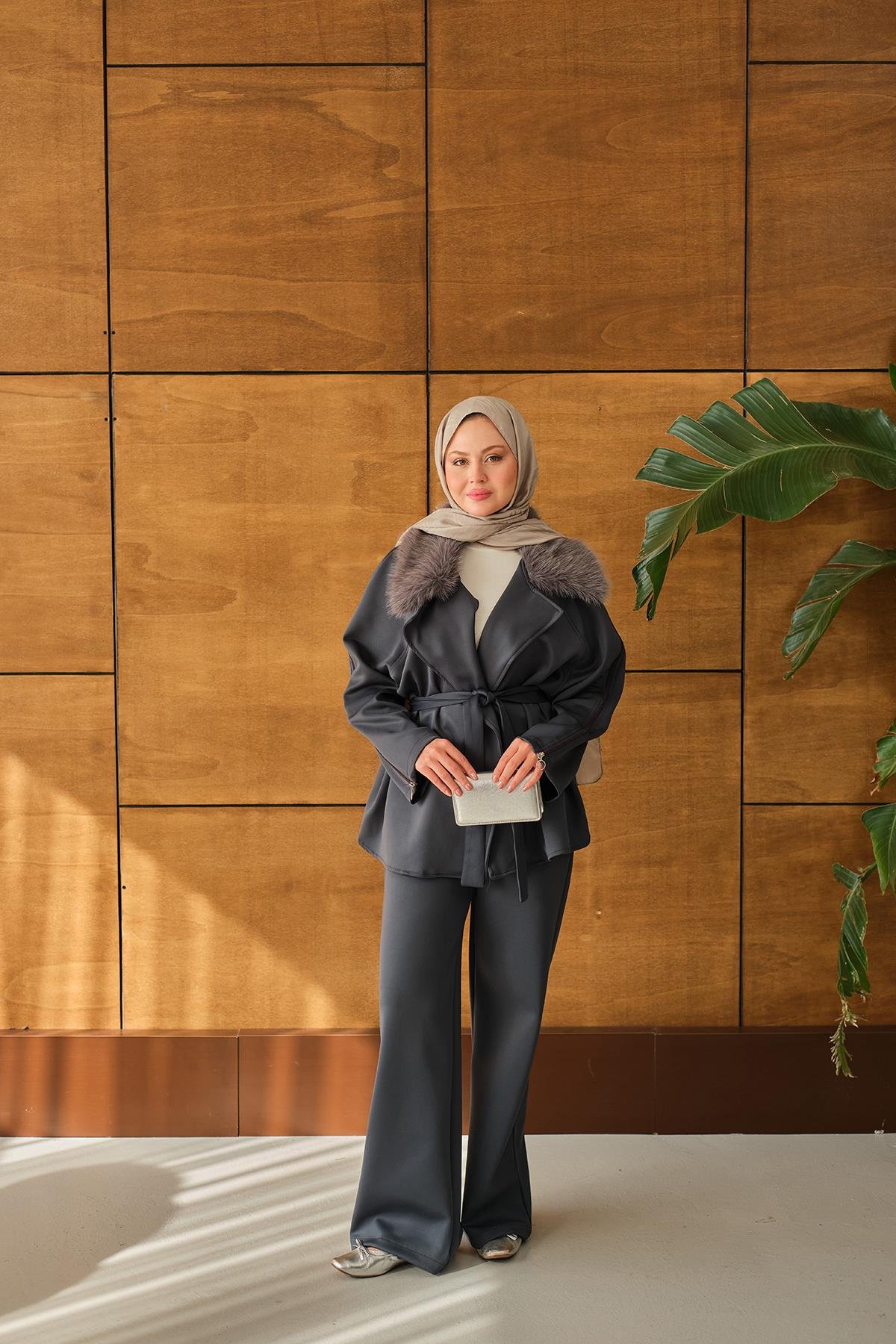 Yakası Kürk Kolları Fermuarlı Takım Antrasit