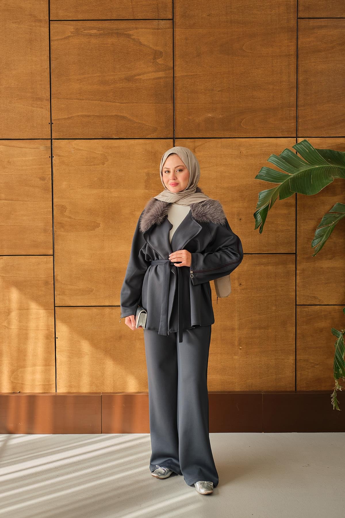 Yakası Kürk Kolları Fermuarlı Takım Antrasit