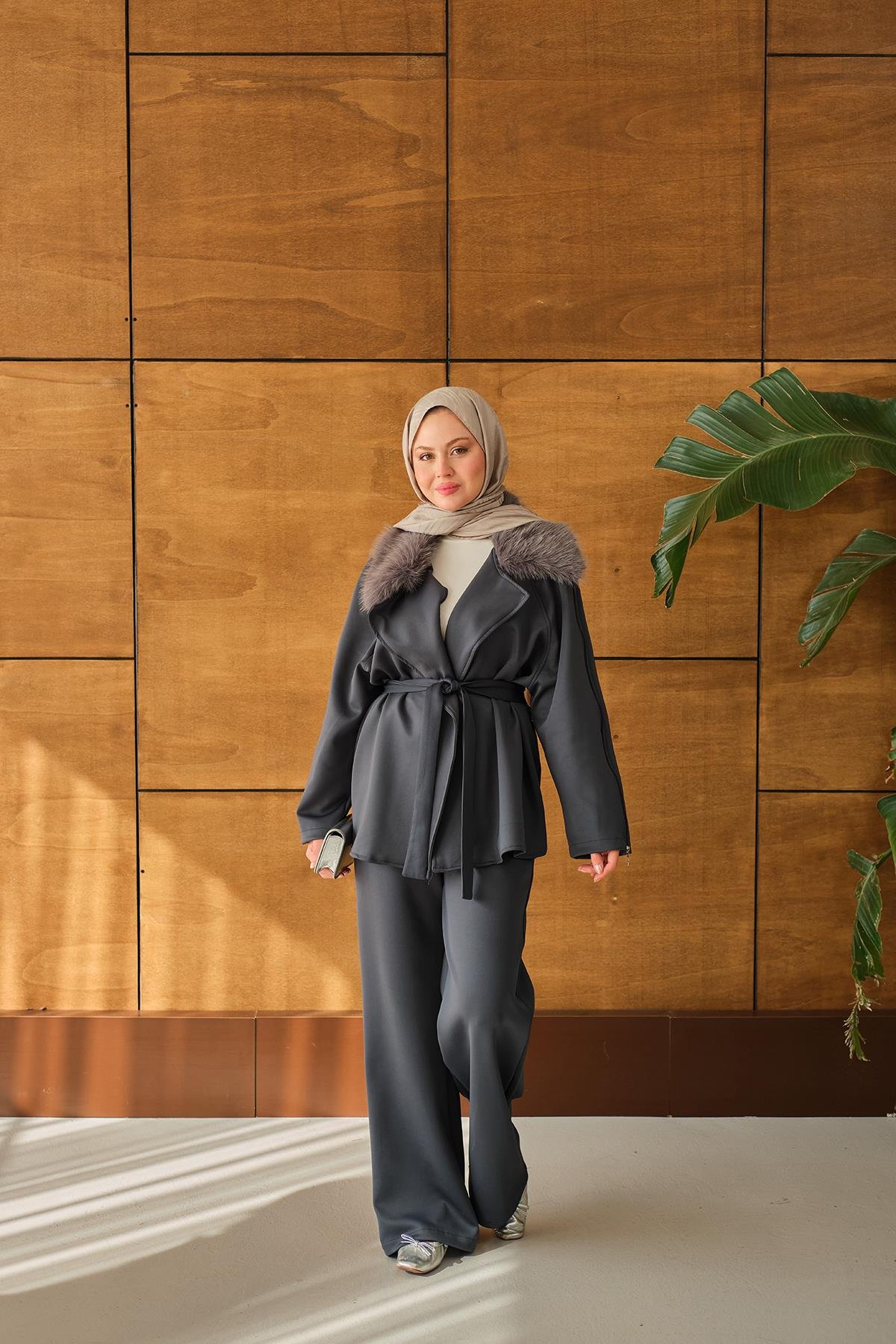 Yakası Kürk Kolları Fermuarlı Takım Antrasit