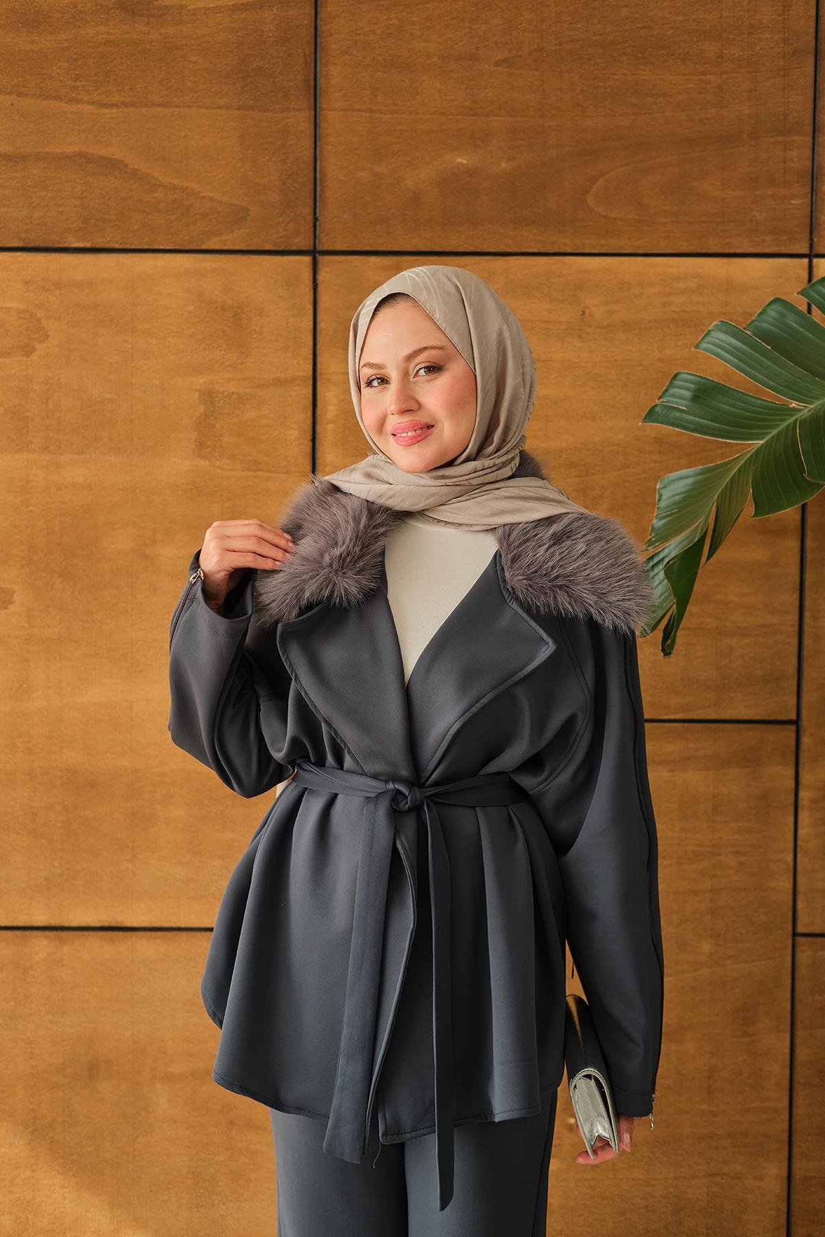 Yakası Kürk Kolları Fermuarlı Takım Antrasit