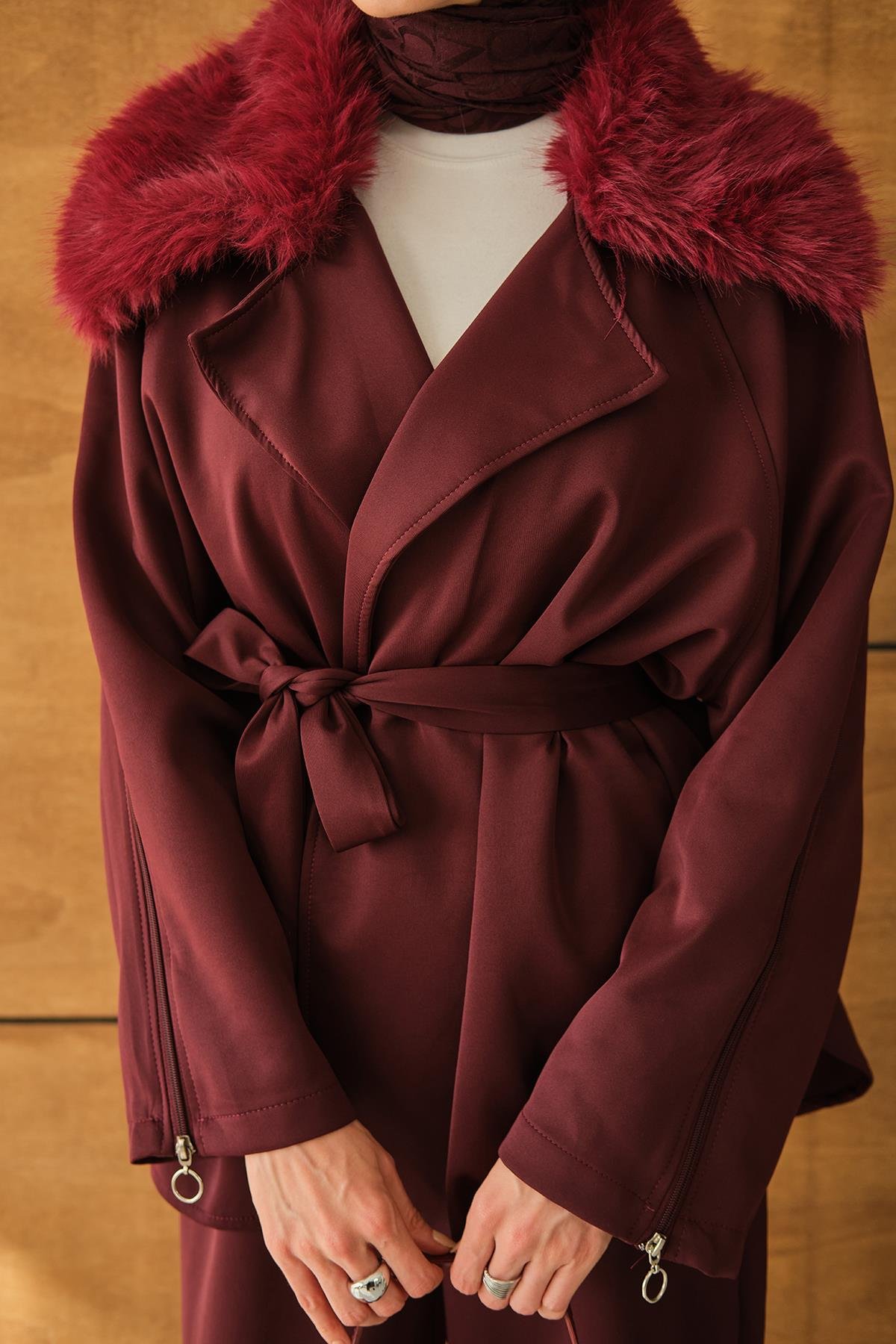 Yakası Kürk Kolları Fermuarlı Takım Bordo