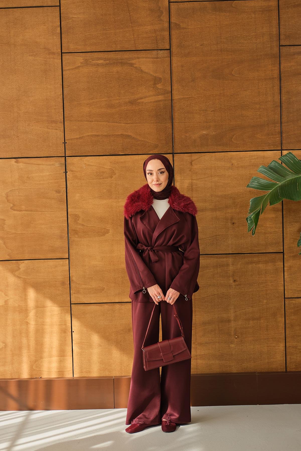 Yakası Kürk Kolları Fermuarlı Takım Bordo