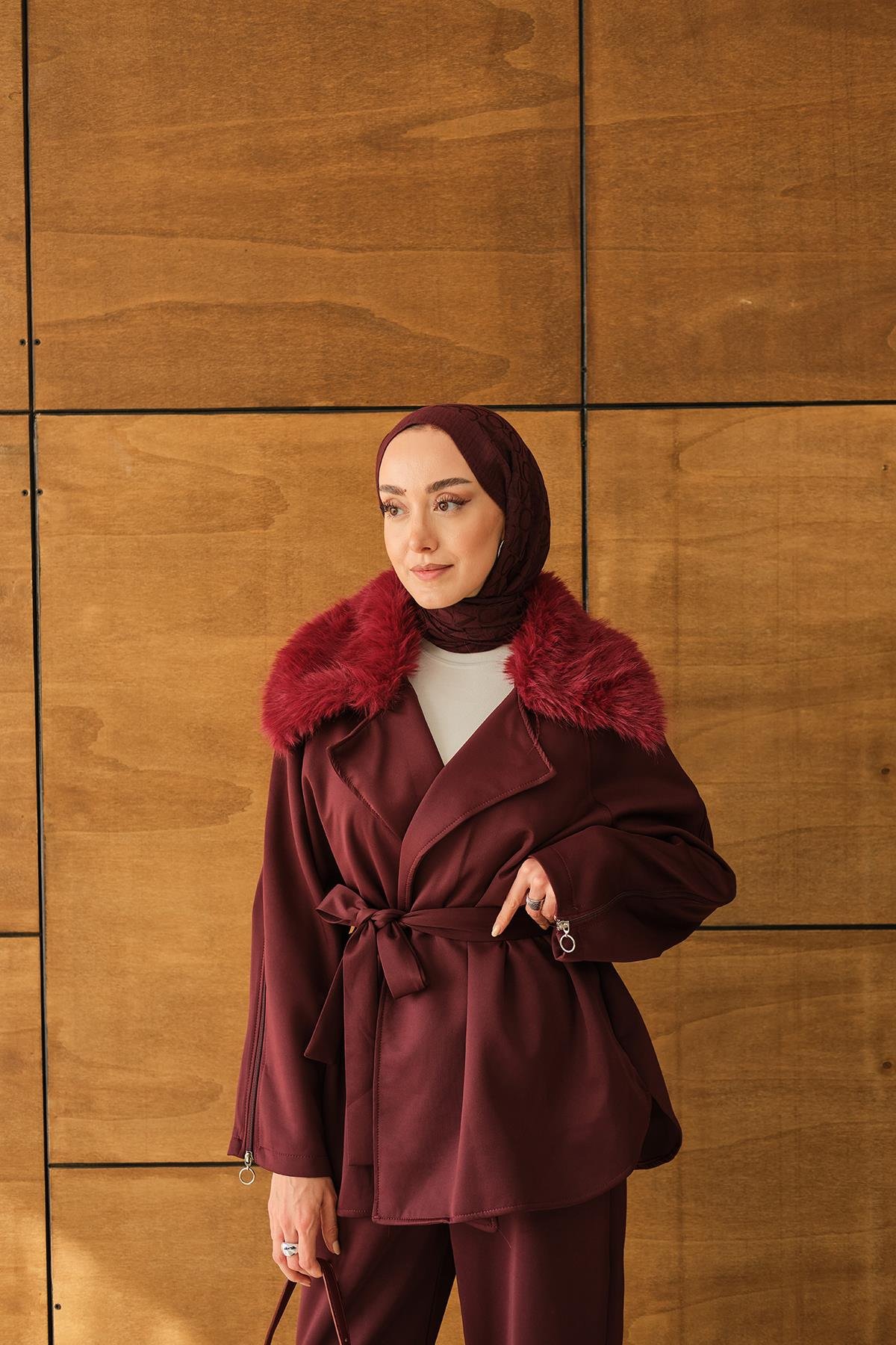 Yakası Kürk Kolları Fermuarlı Takım Bordo