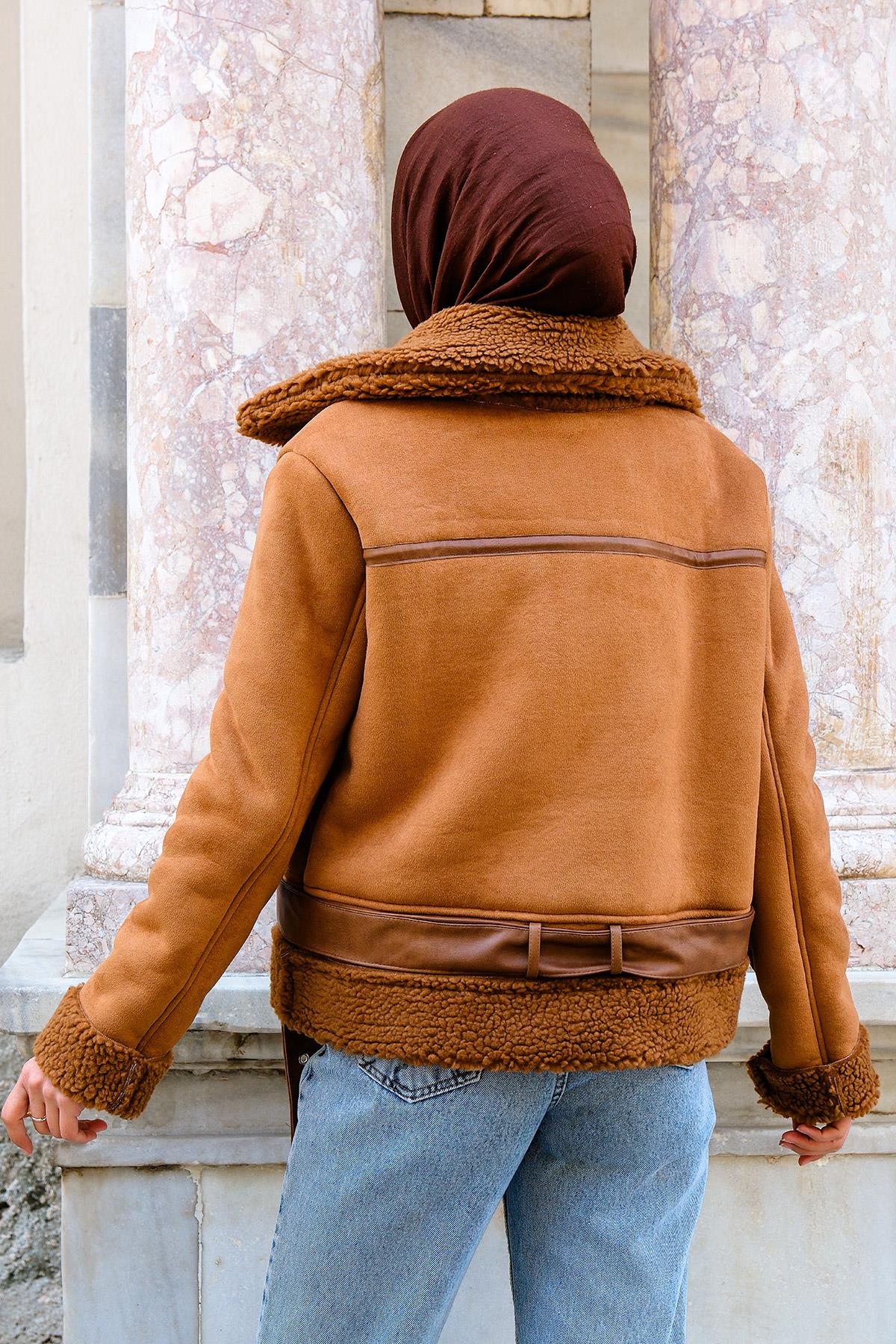 Yakası Kürklü Çapraz Fermuar Süet Kaban Taba