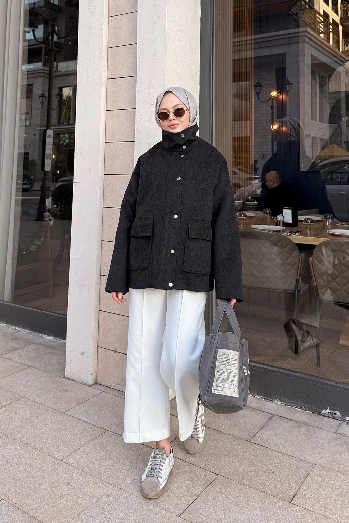 Yakası Lastik Detaylı Ceket Siyah