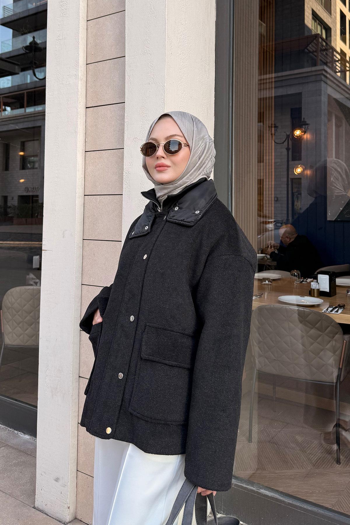 Yakası Lastik Detaylı Ceket Siyah