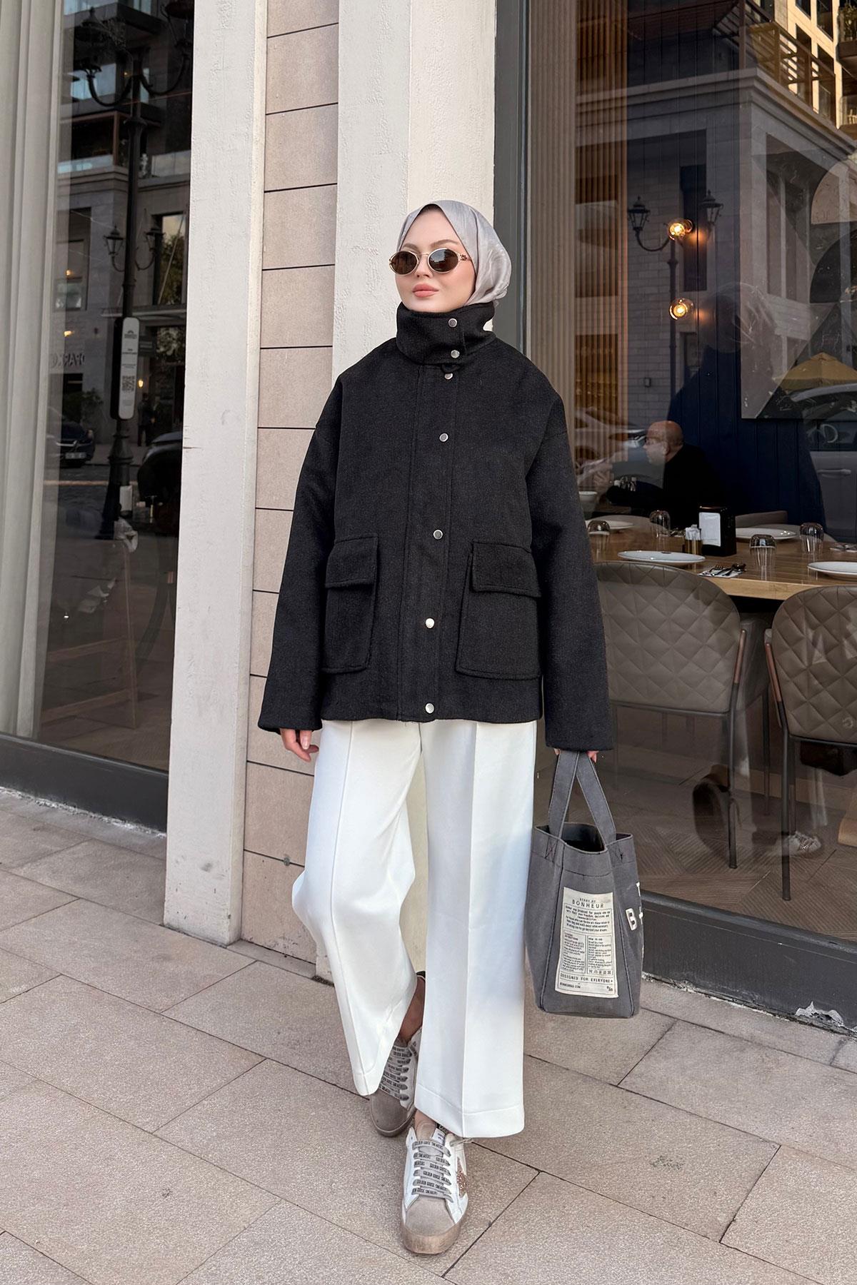 Yakası Lastik Detaylı Ceket Siyah