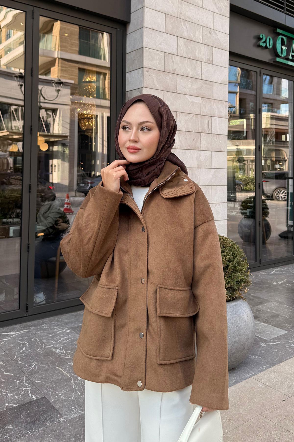 Yakası Lastik Detaylı Ceket Taba