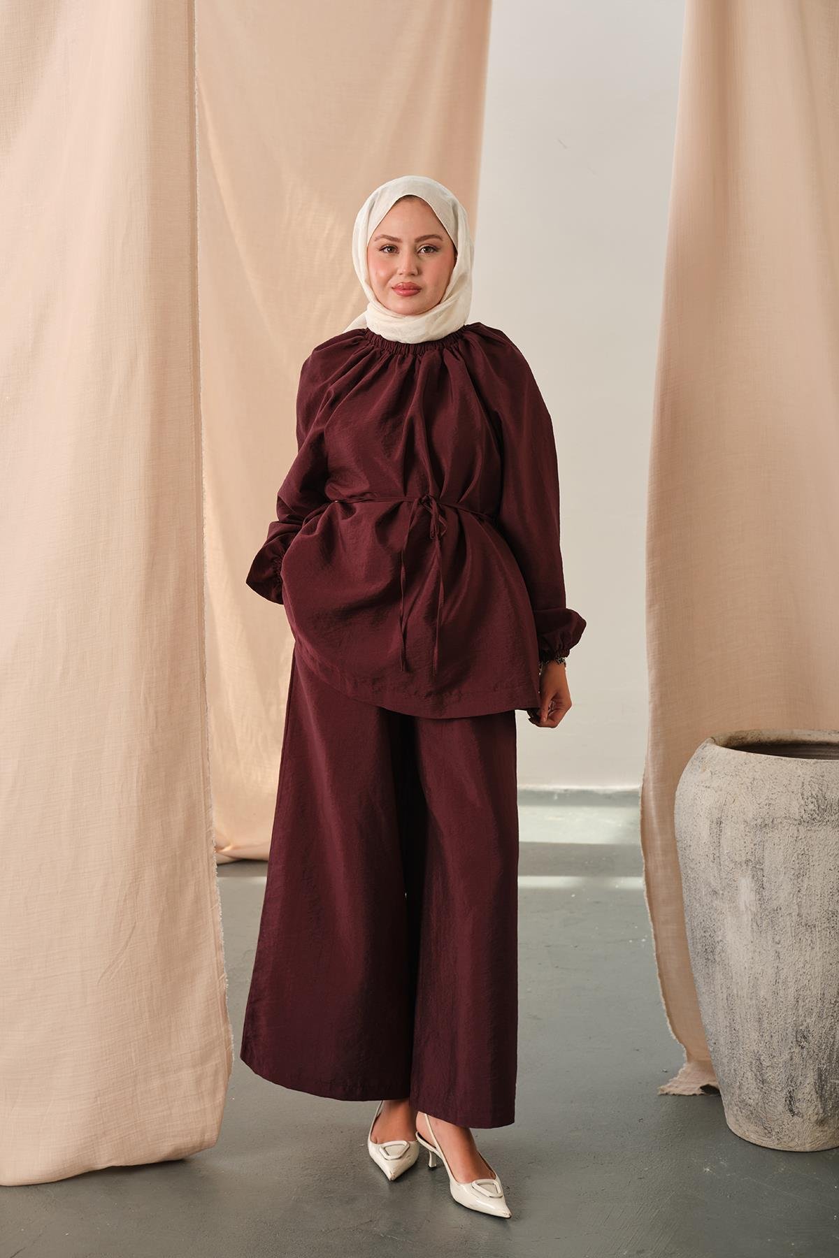 Yakası Lastik Detaylı Takım Bordo