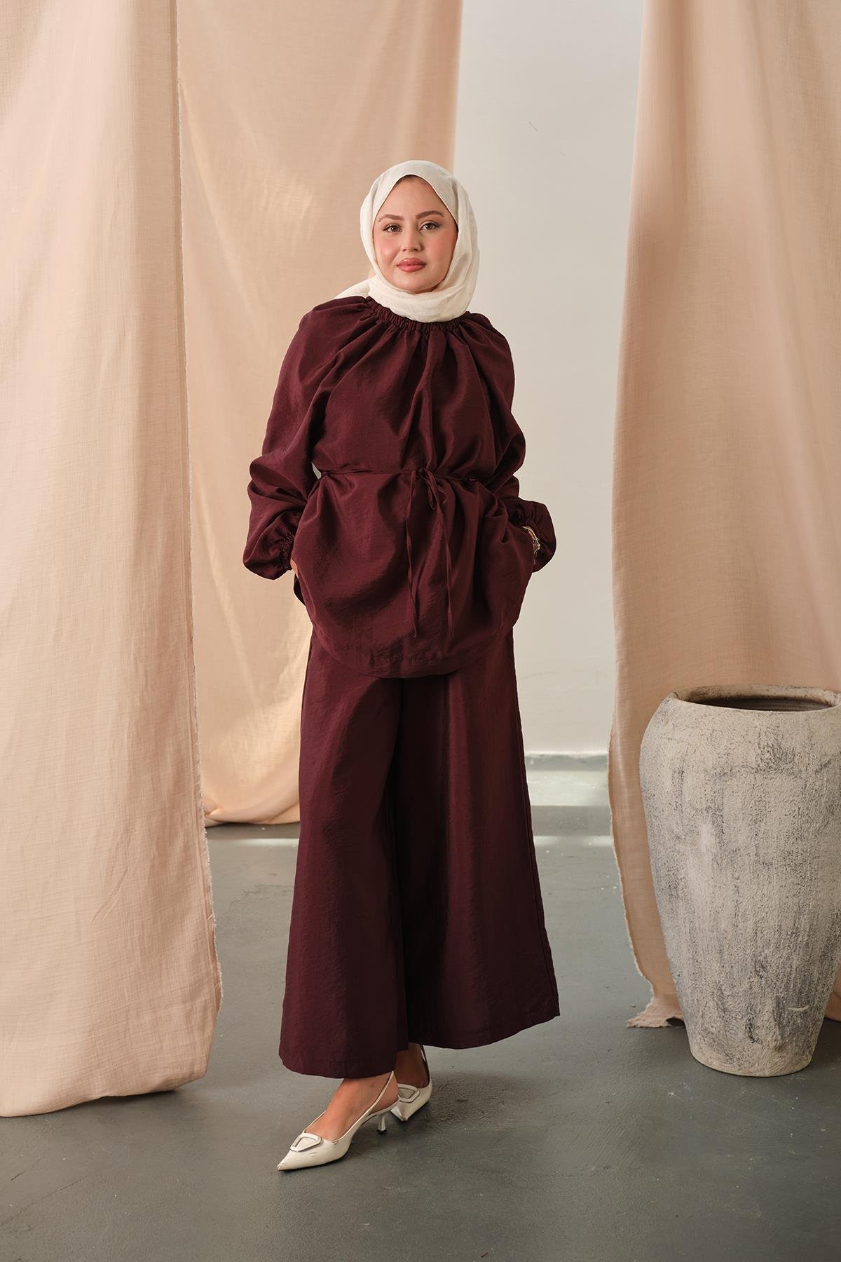 Yakası Lastik Detaylı Takım Bordo