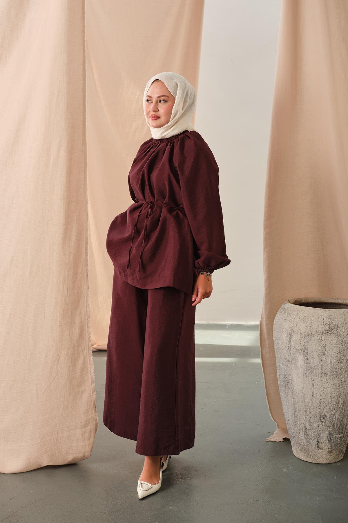 Yakası Lastik Detaylı Takım Bordo